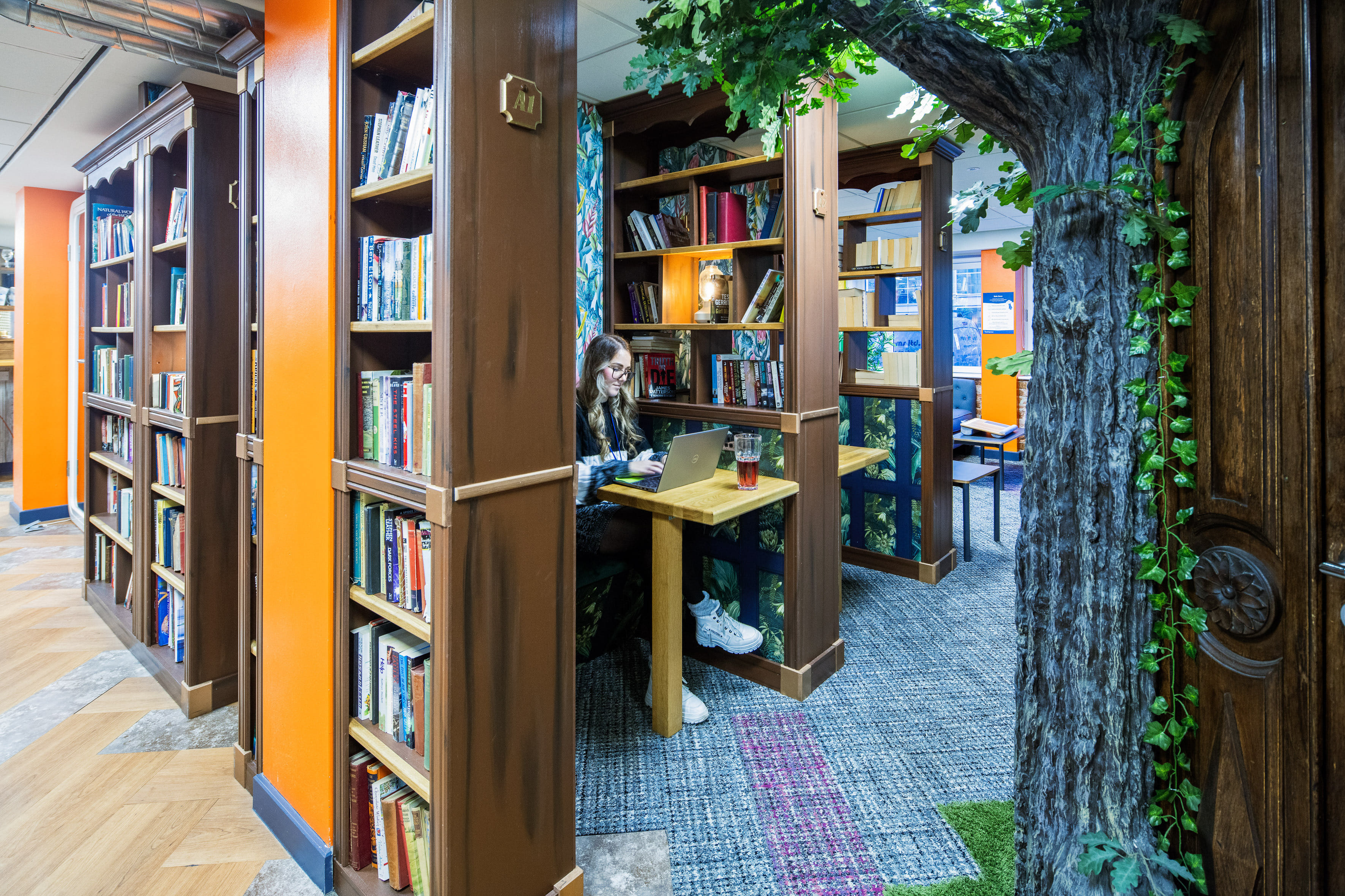 Chapter Nine Meeting Room at DeskLodge House (9 people) 10