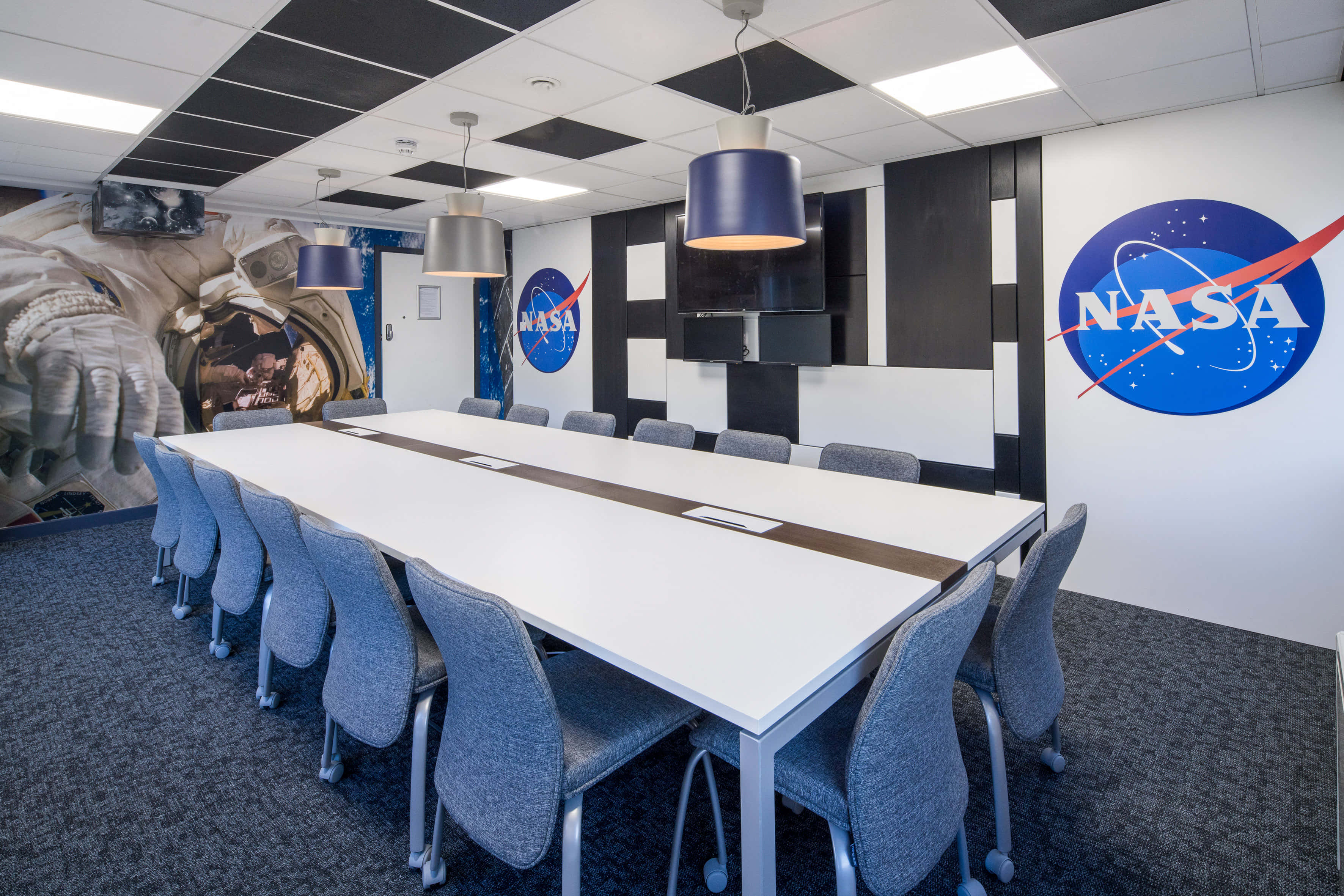NASA Meeting Room at DeskLodge House (16 people) 0