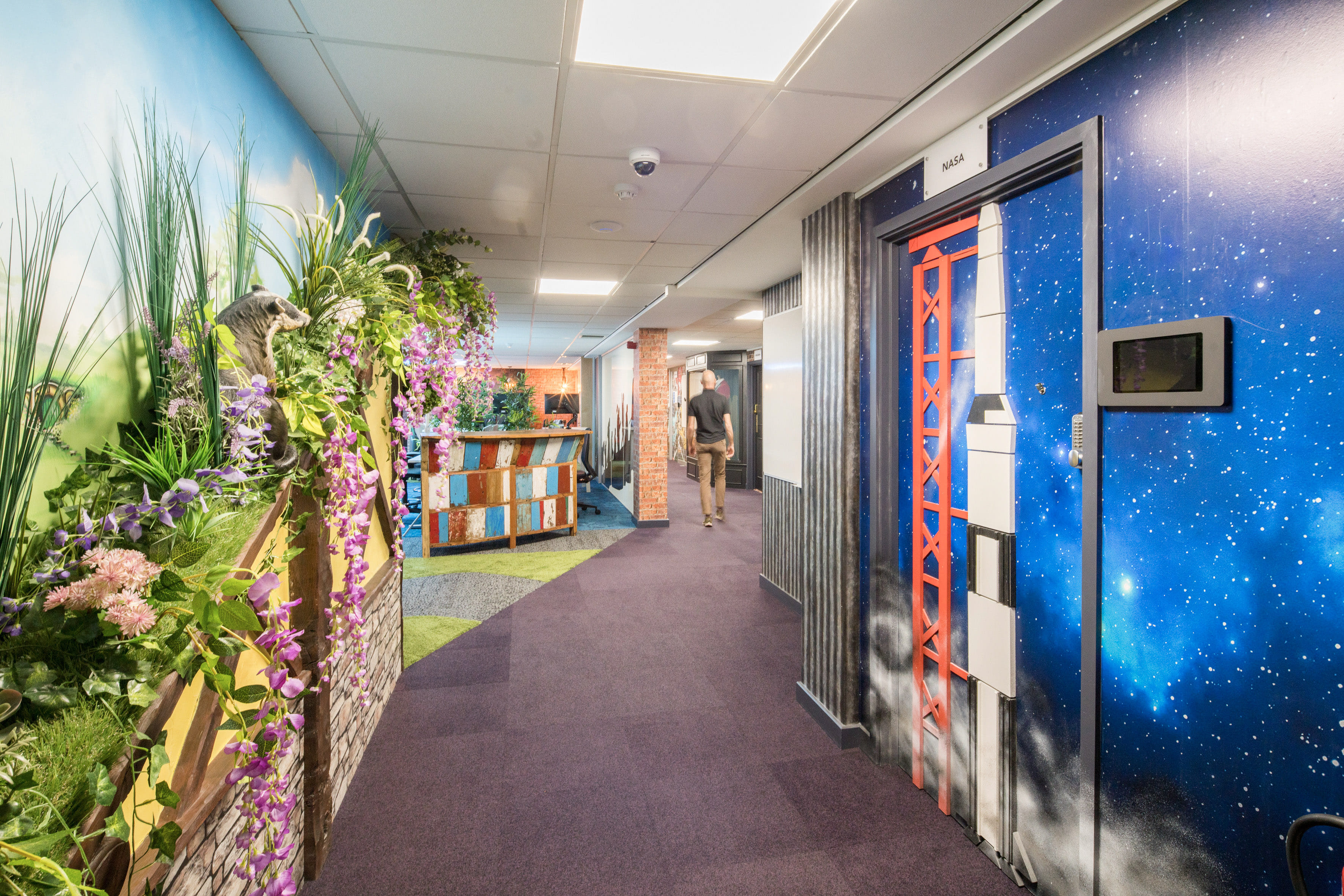 NASA Meeting Room at DeskLodge House (16 people) 2