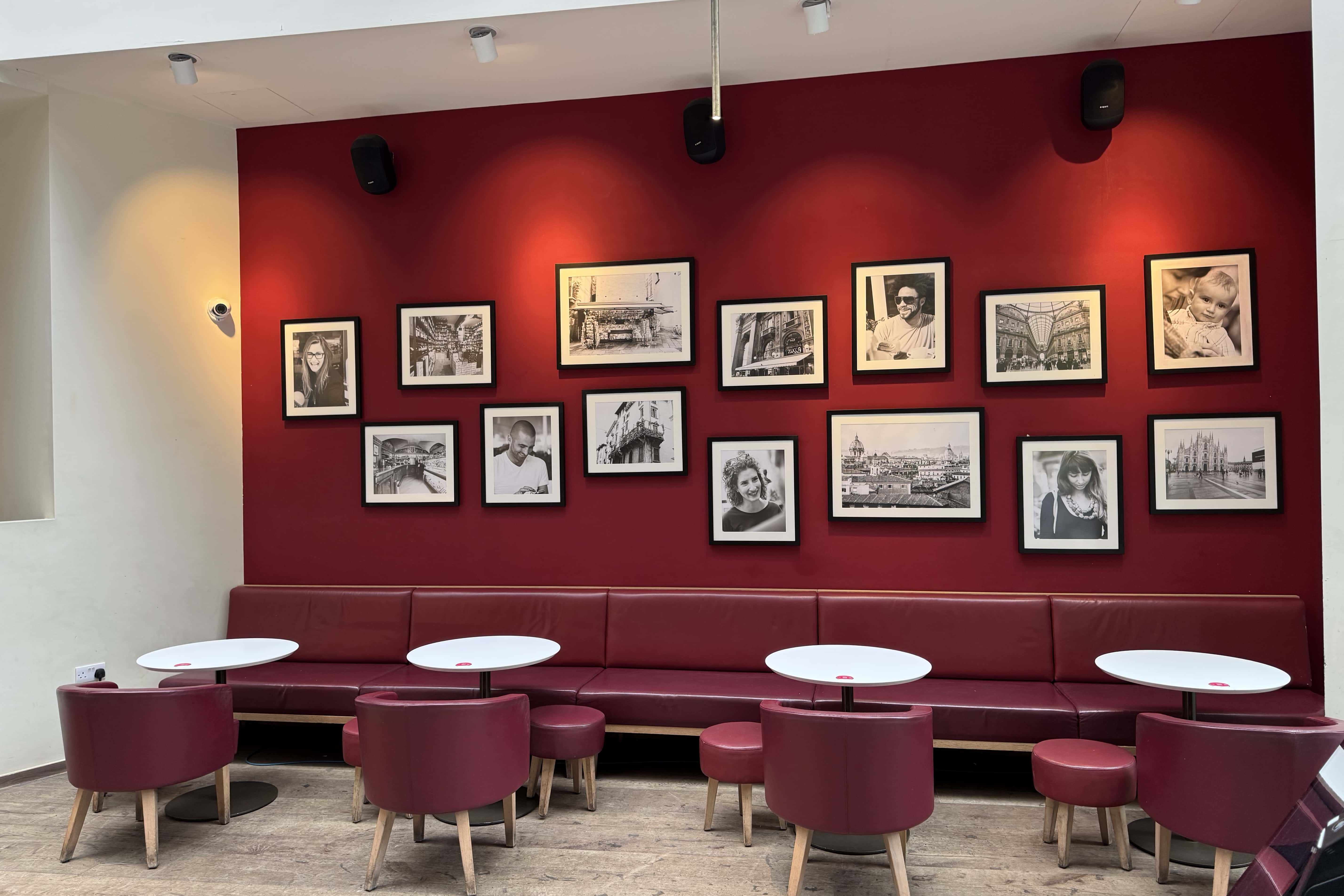 Bar / Lounge at Vapiano Tower Bridge 0