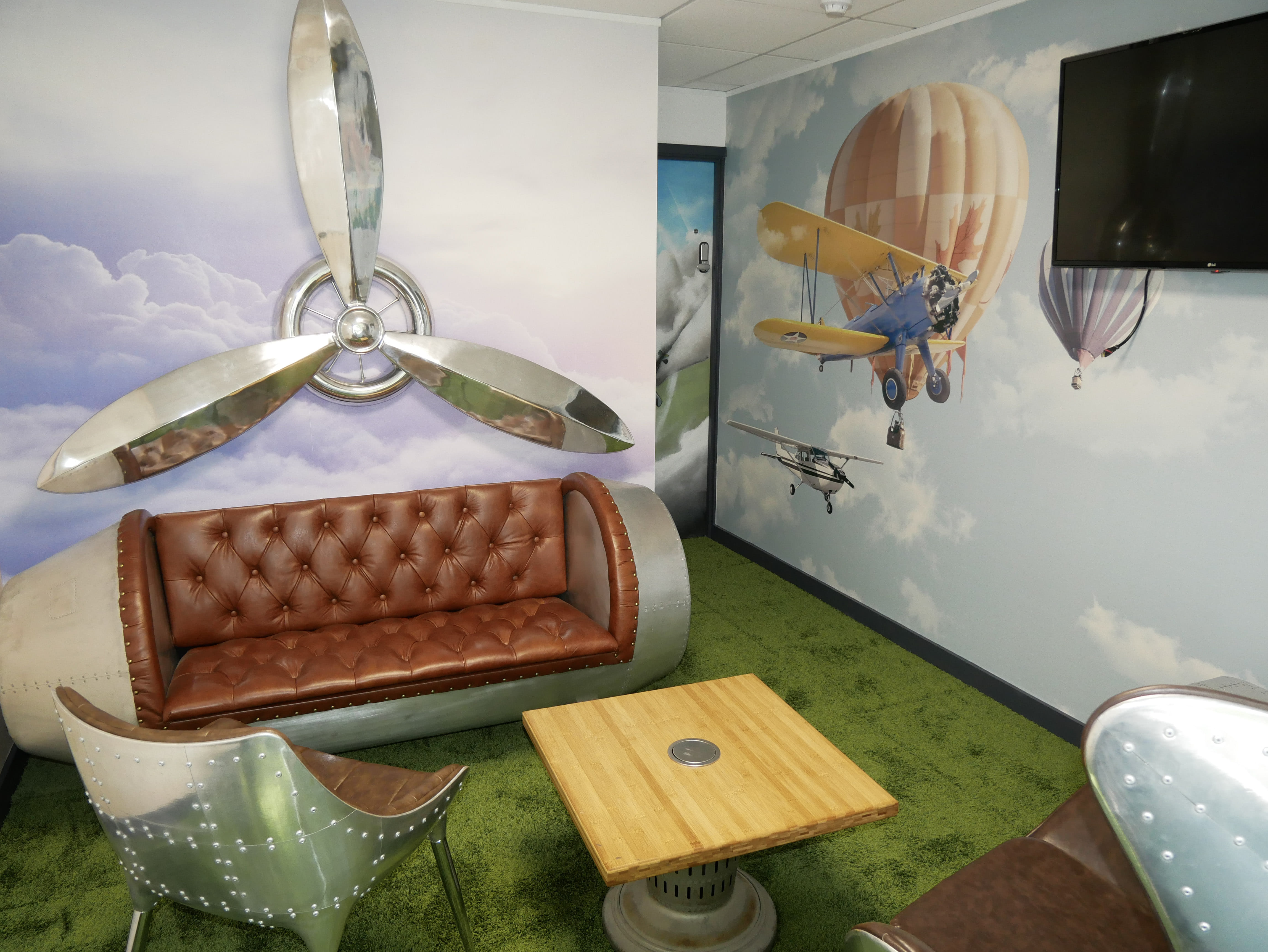 The Aviator Meeting Room at DeskLodge House (3 people) 1