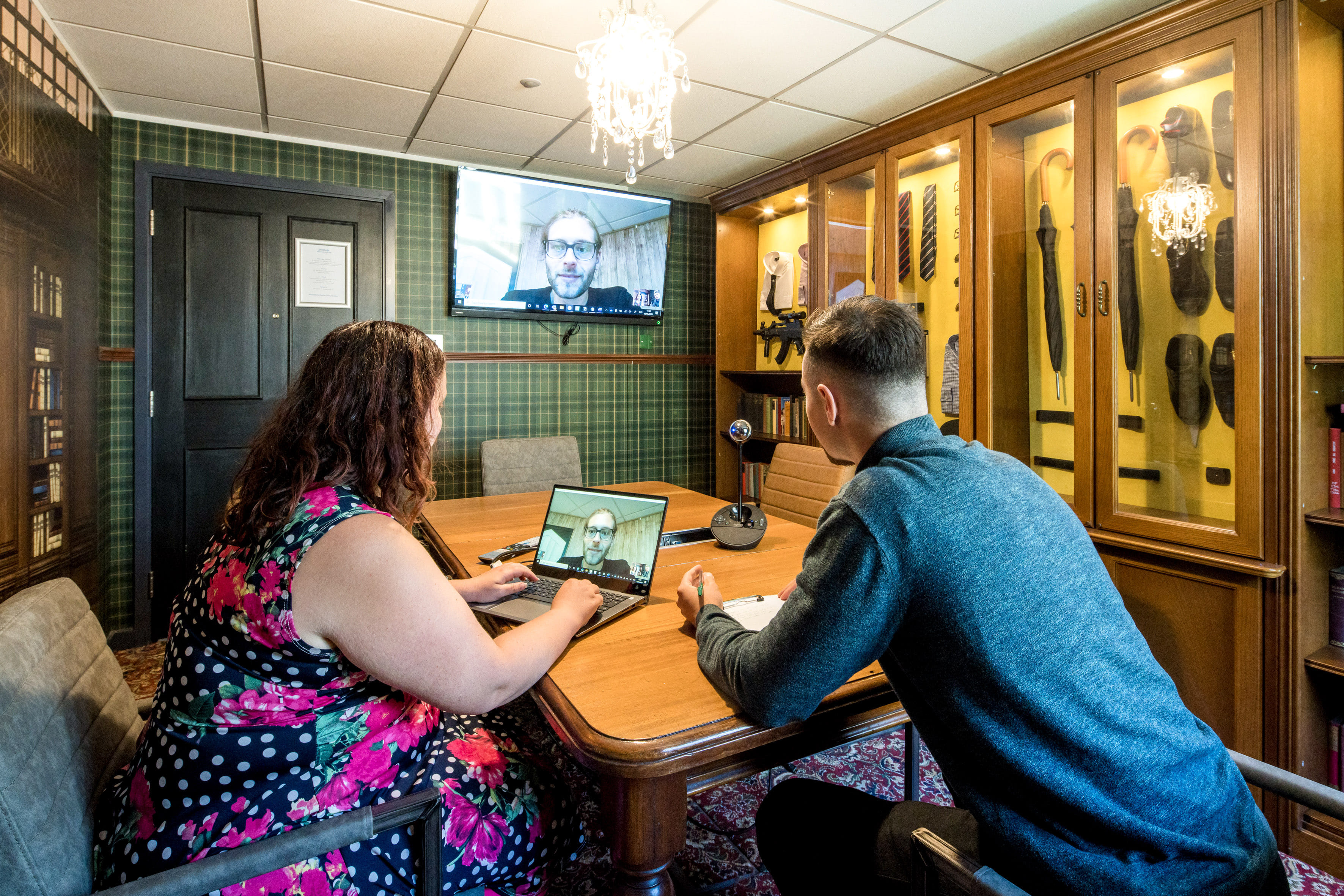 The Kingsman Meeting Room at DeskLodge House (6 people) 1