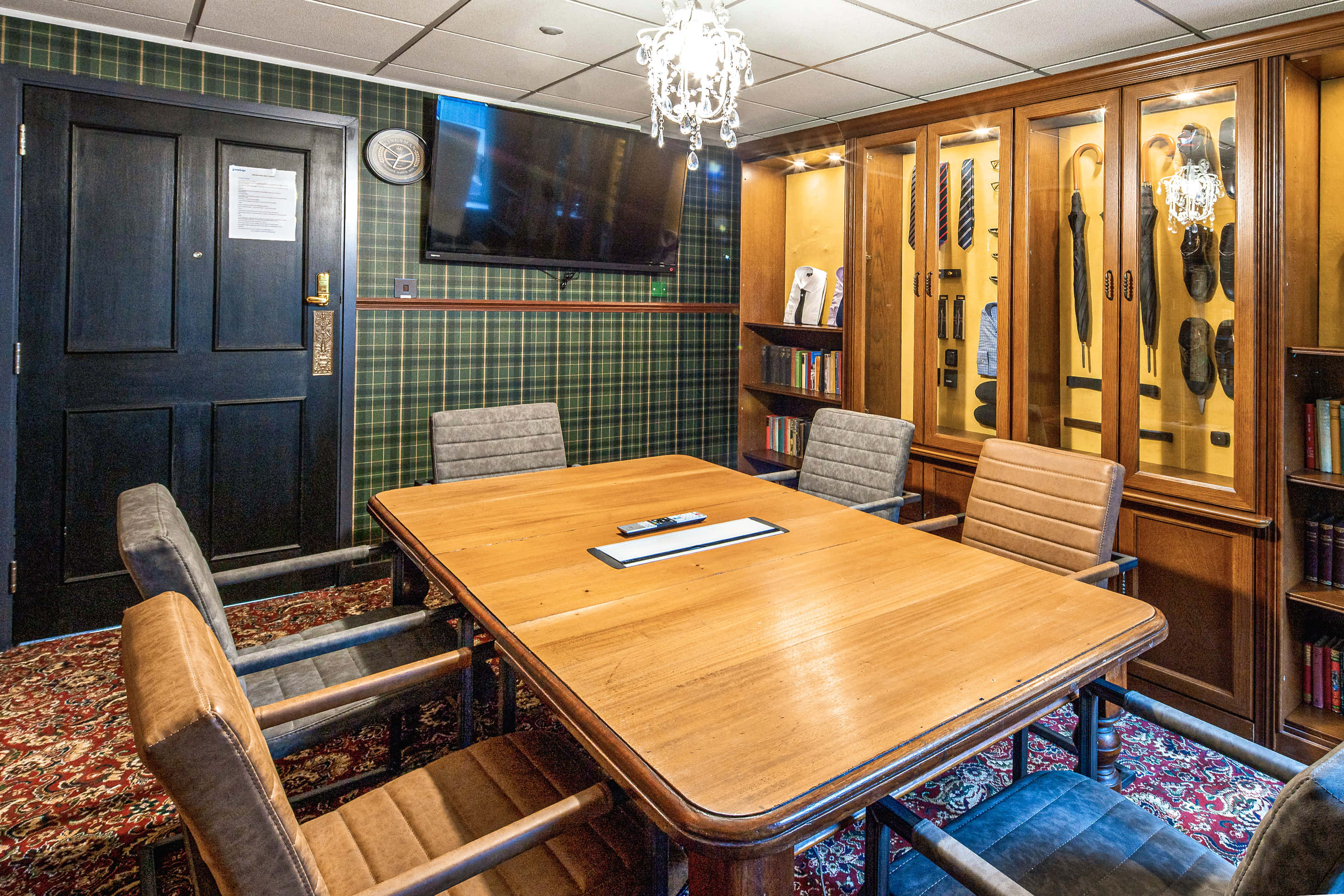 The Kingsman Meeting Room at DeskLodge House (6 people) 0