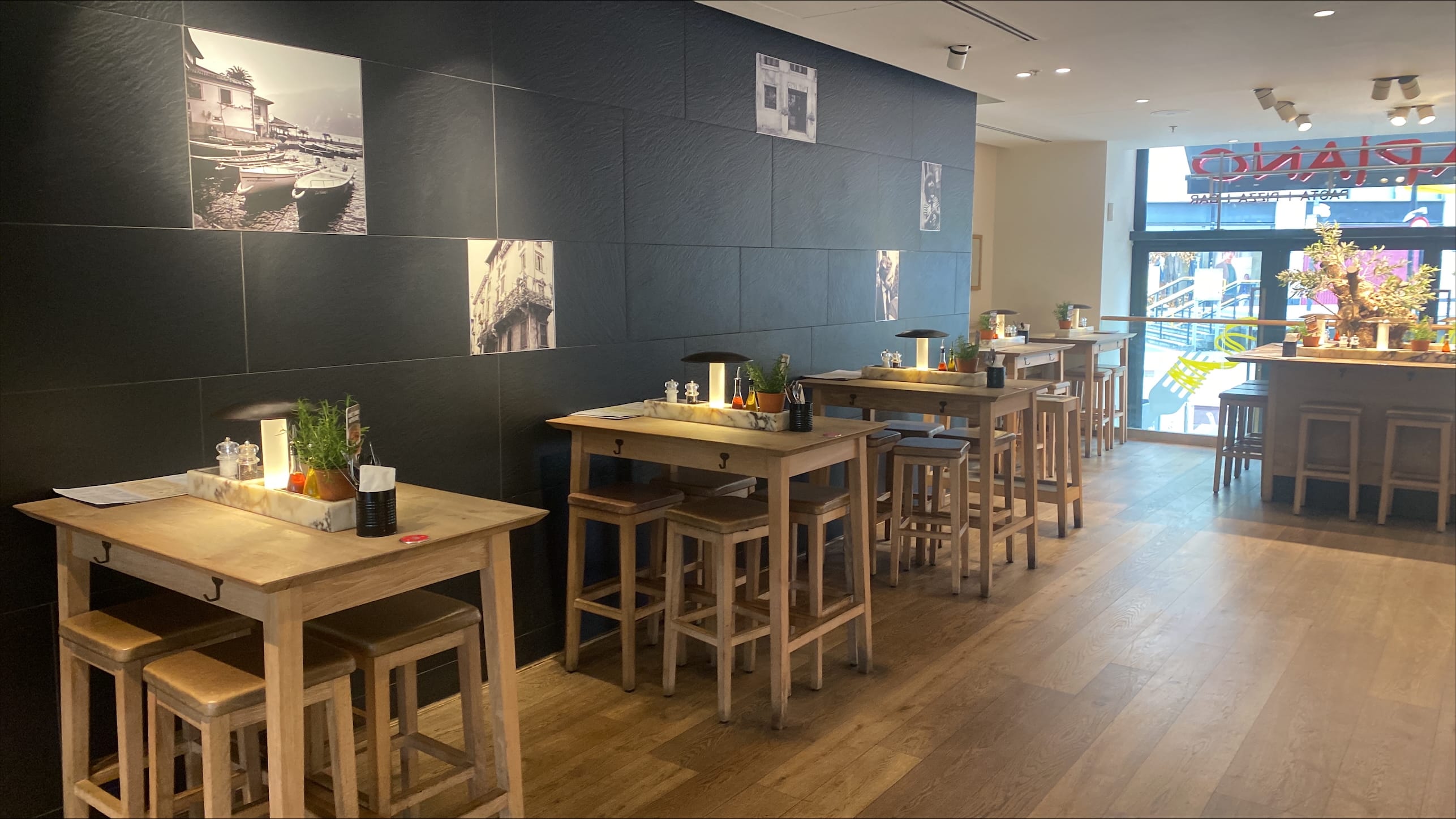 Full Venue at Vapiano Manchester 5