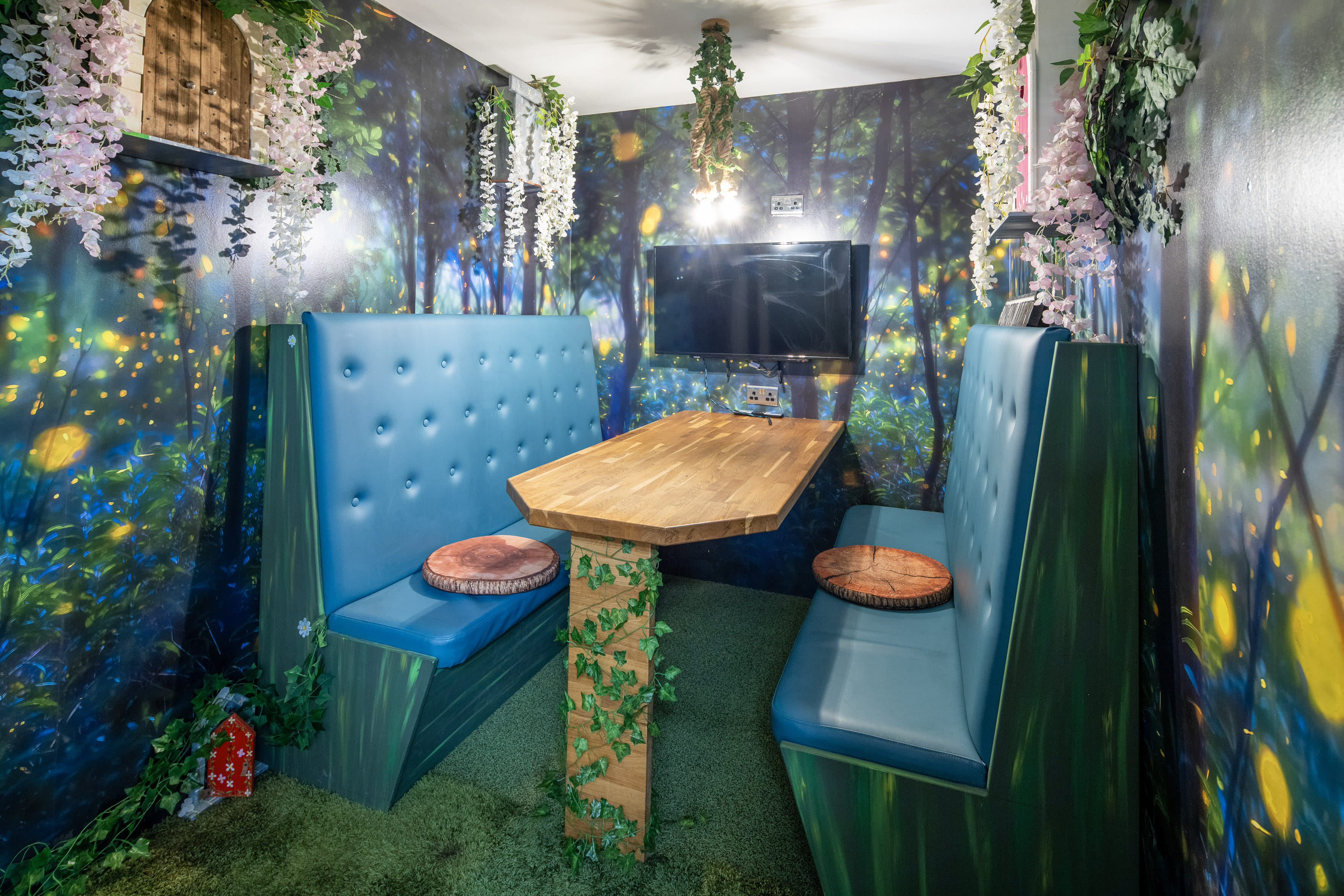 Fairy Booth at DeskLodge Beacon Tower (4 people)