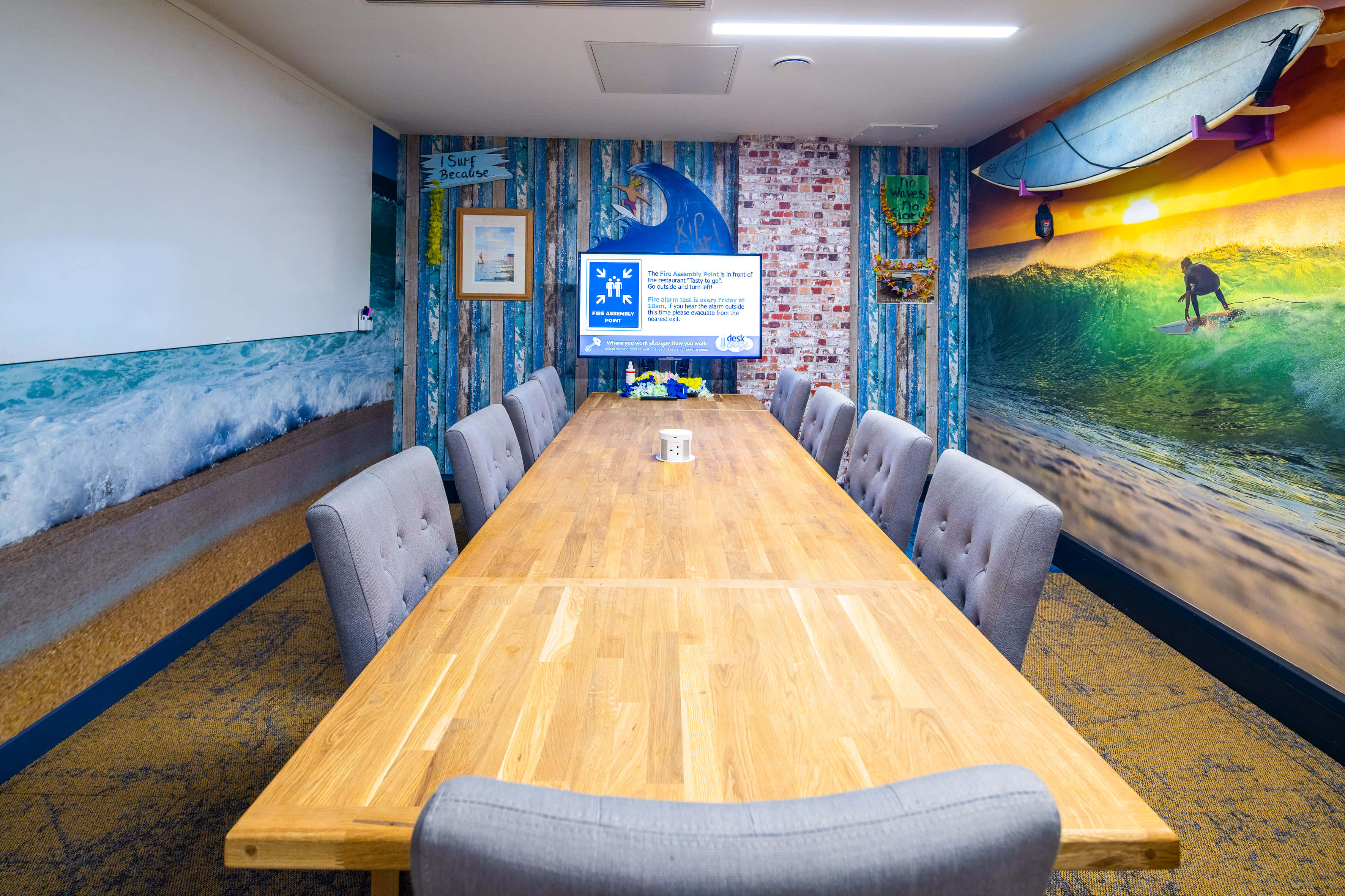 The Surf Shack at DeskLodge Beacon Tower (9 people) 0