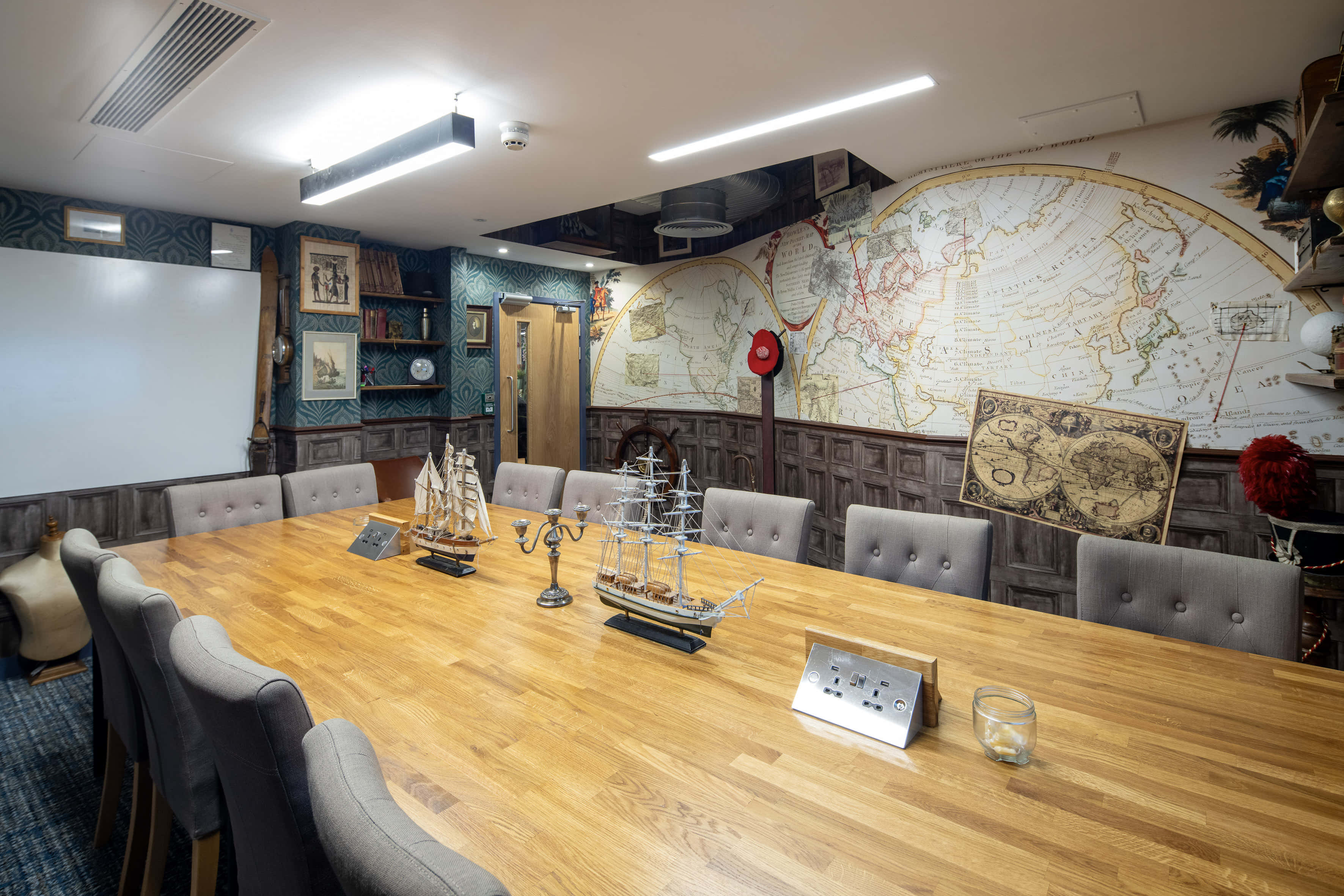 Voyages Guild at DeskLodge Beacon Tower (12 people) 1