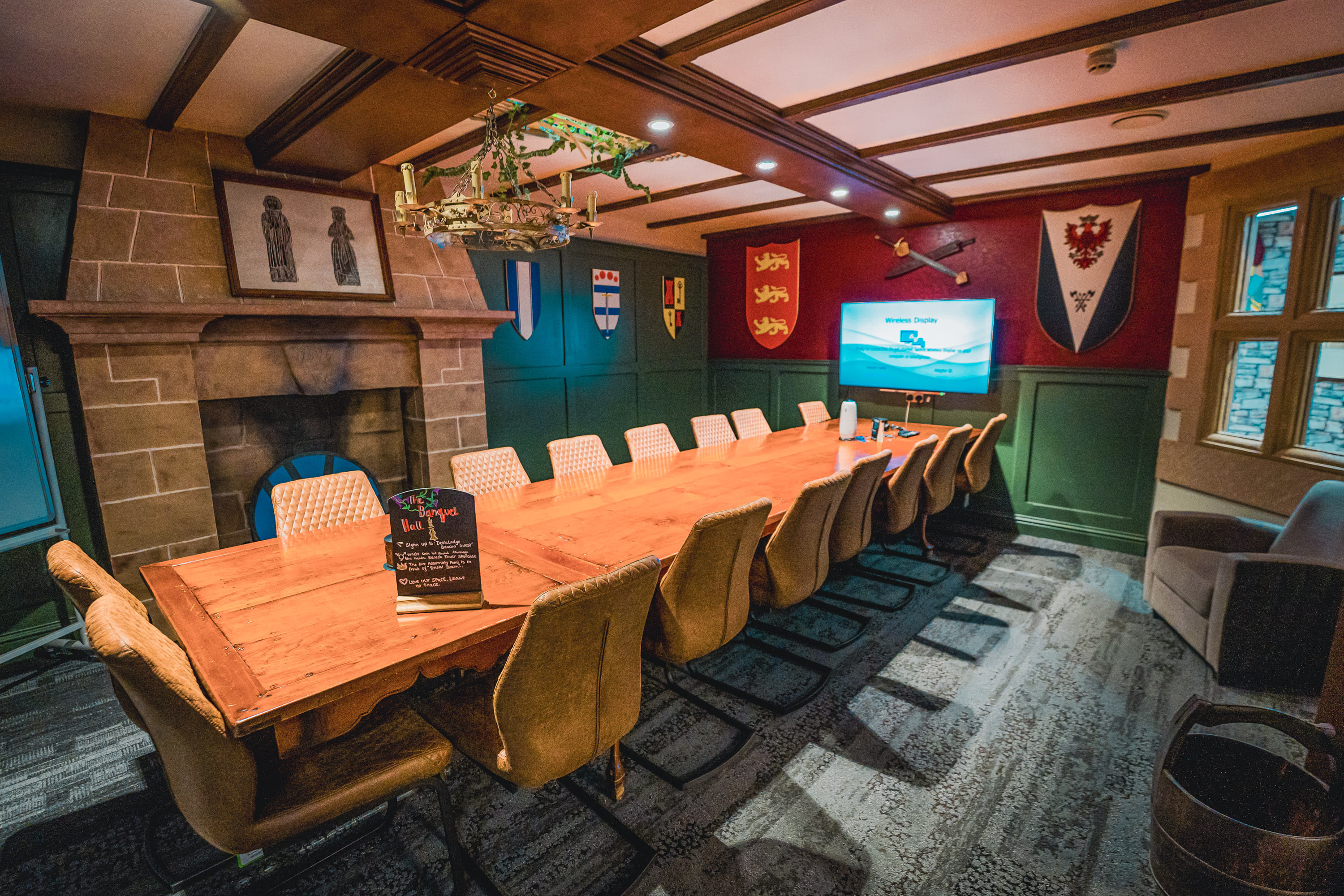 Banquet Hall at DeskLodge Beacon Tower (16 people)