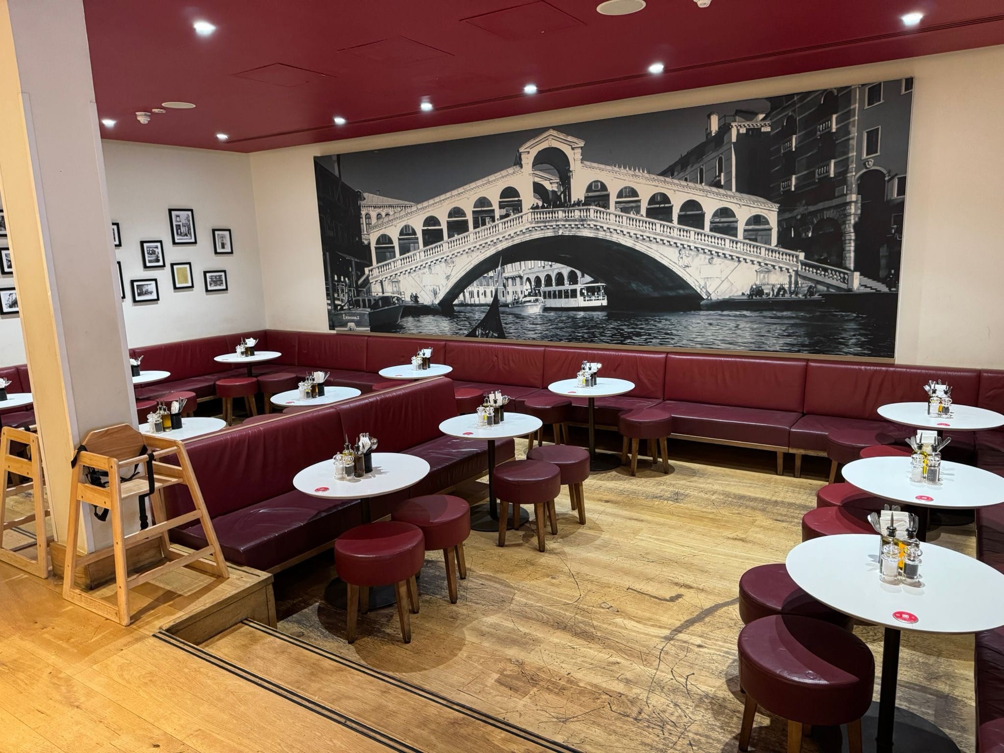 Lounge at Vapiano Great Portland Street 1