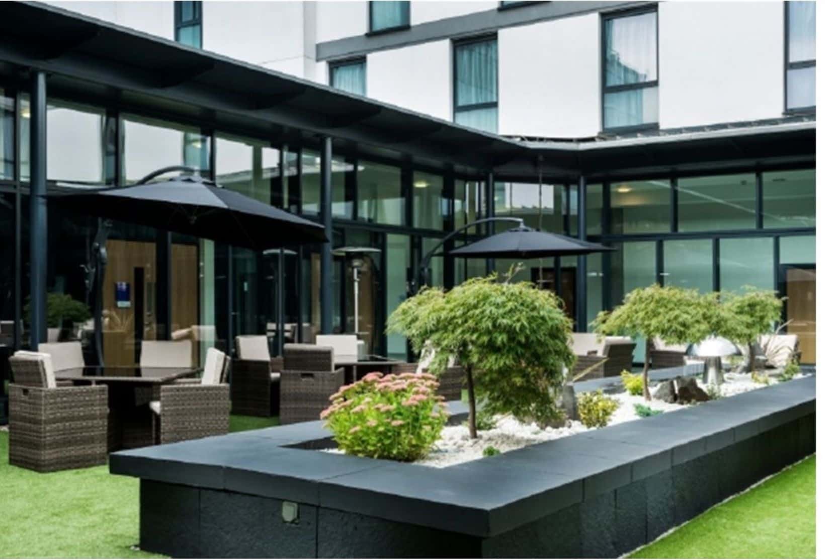 Breakout area and Courtyard 1