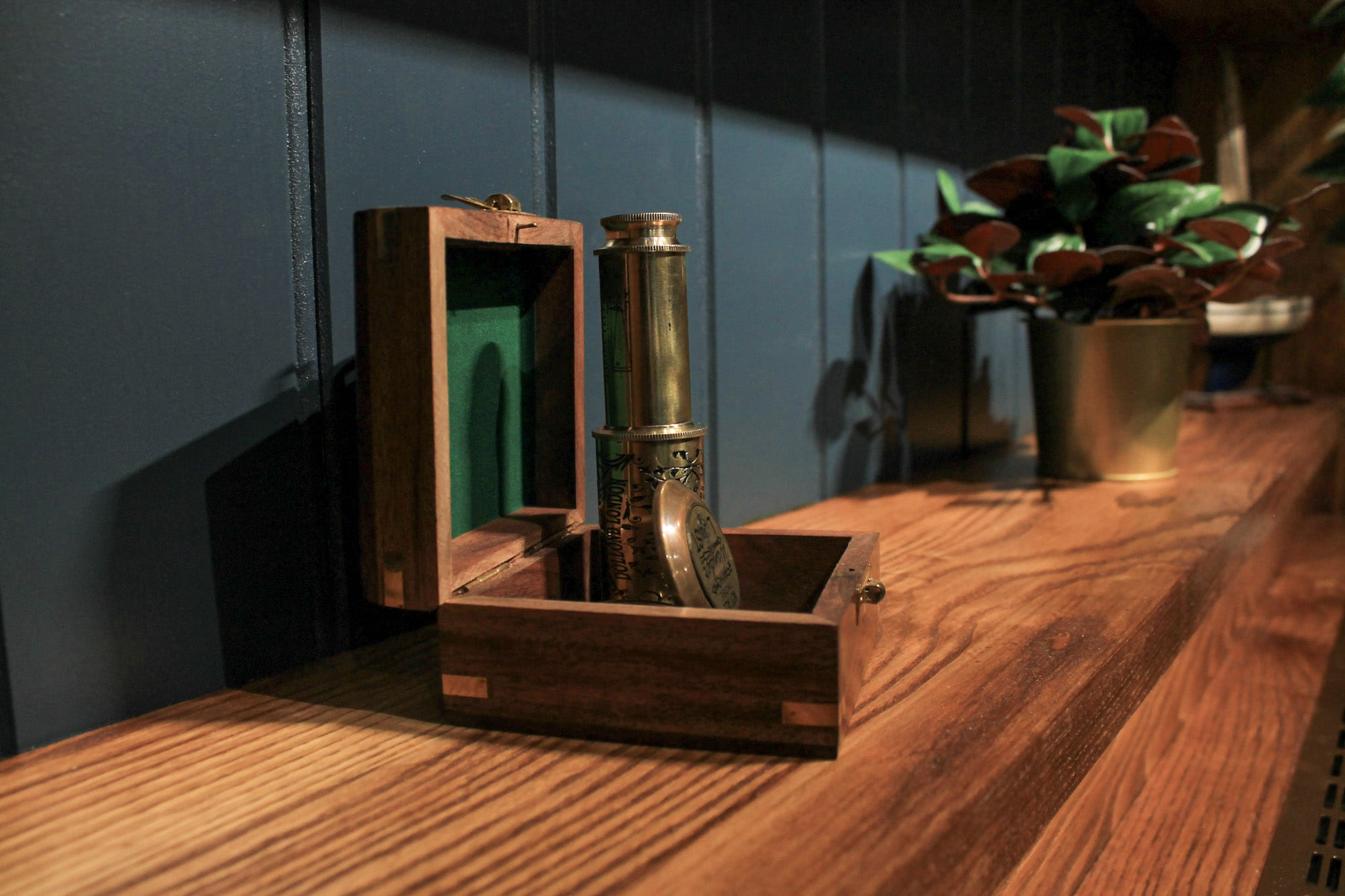 The Captain's Table Meeting Room at DeskLodge House (5 people) 2