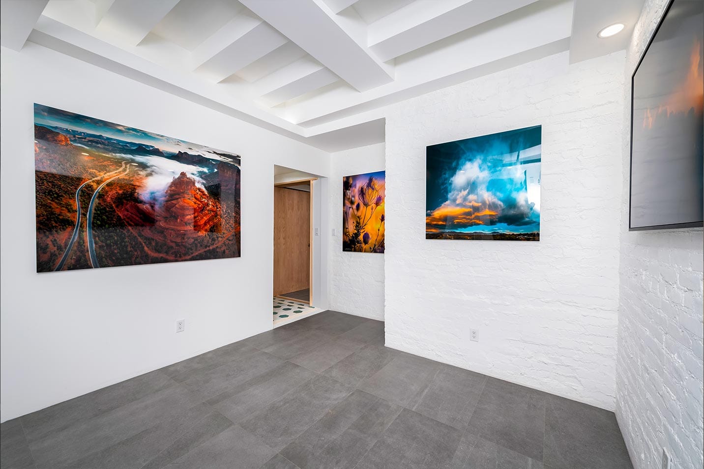 The Courtyard Room 1