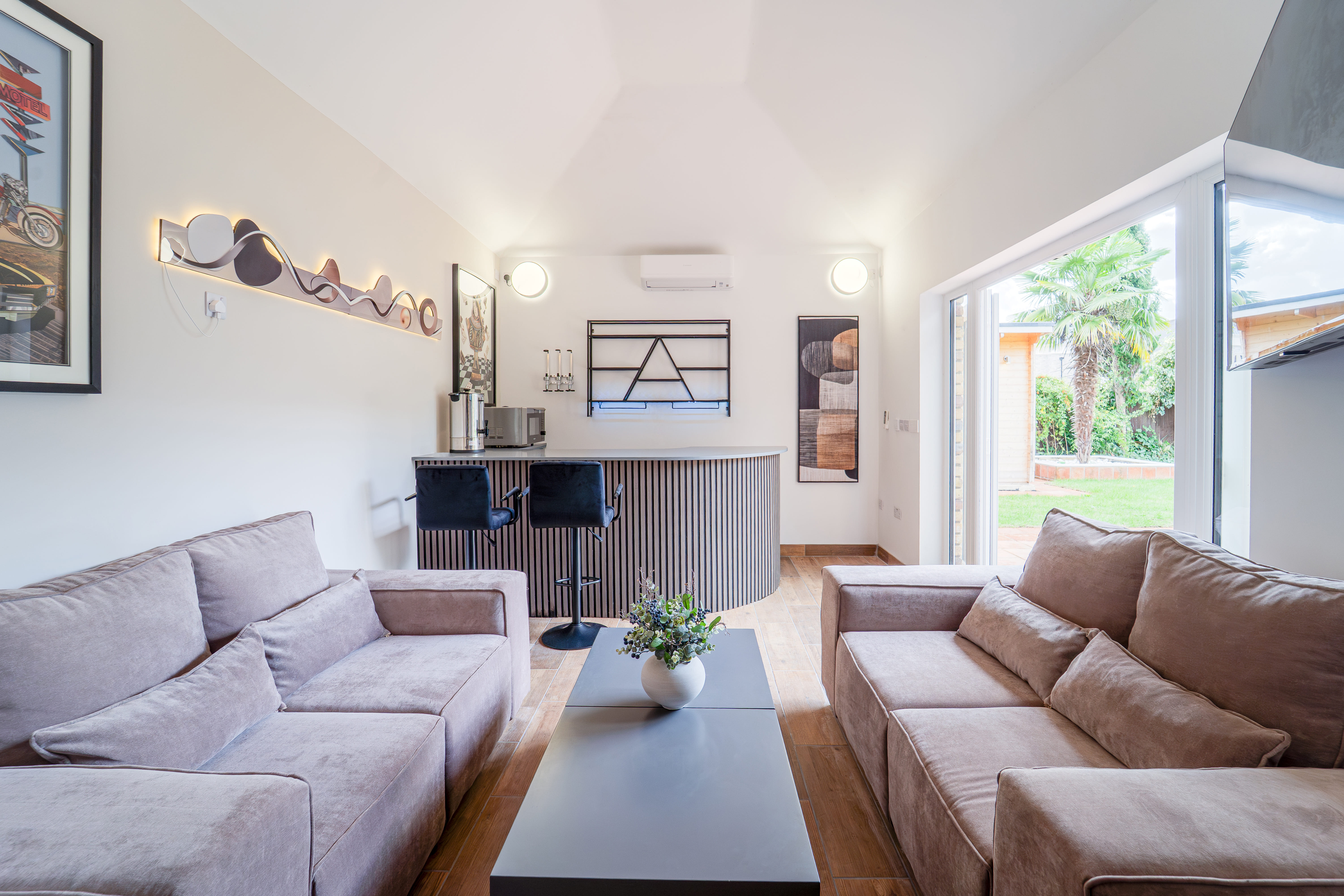 Emerson Park Villa  4