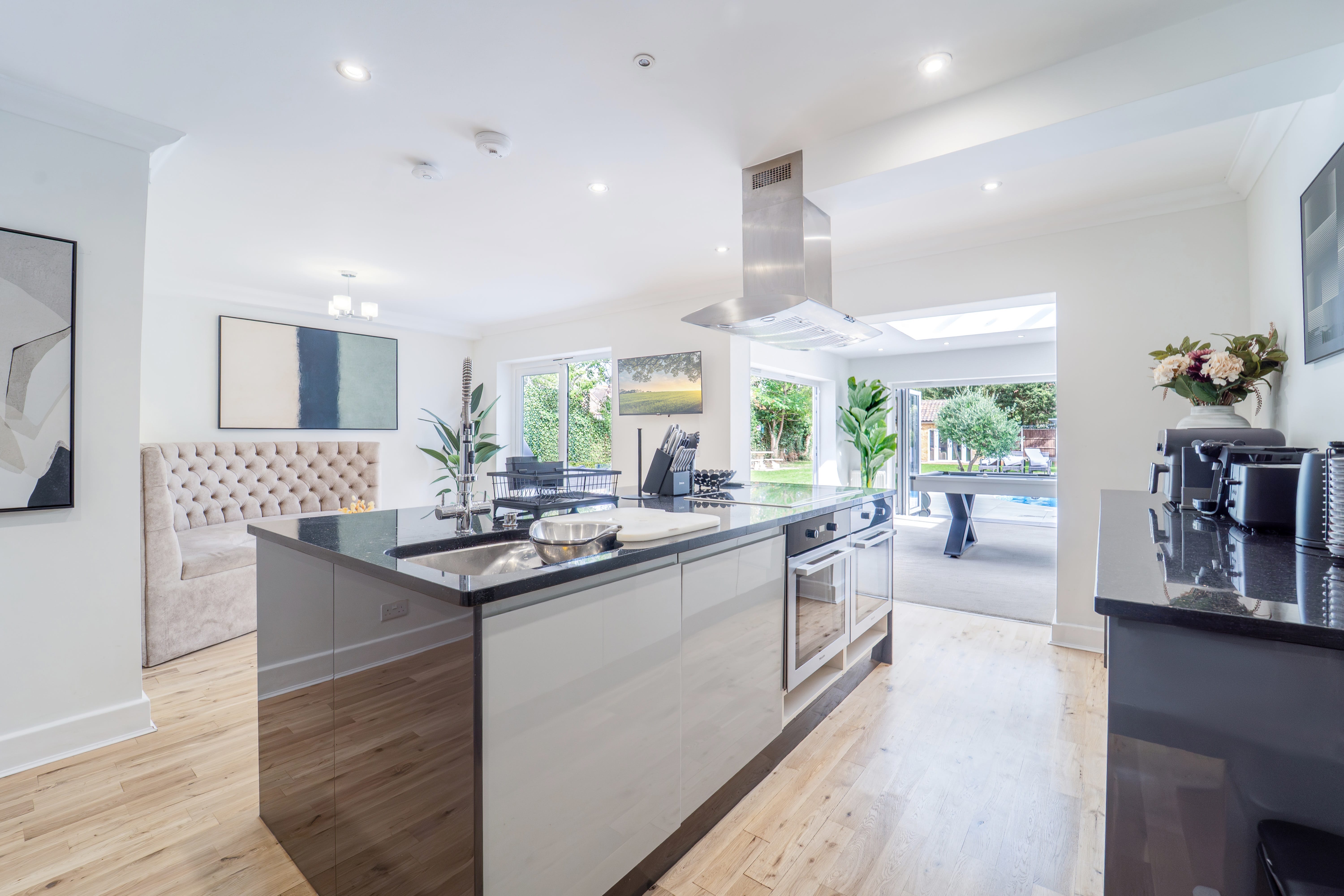 Emerson Park Villa  19