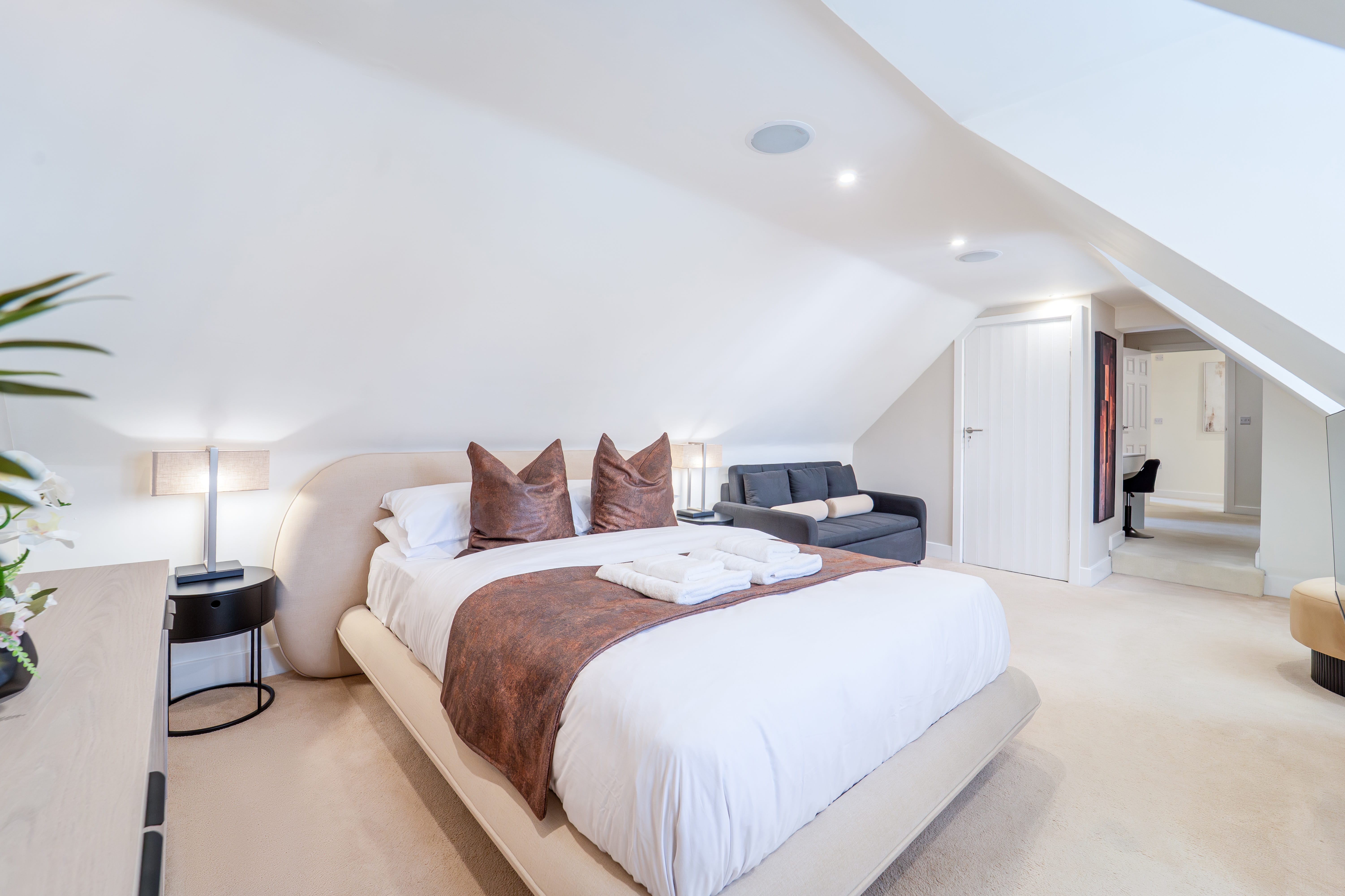 Emerson Park Villa  20