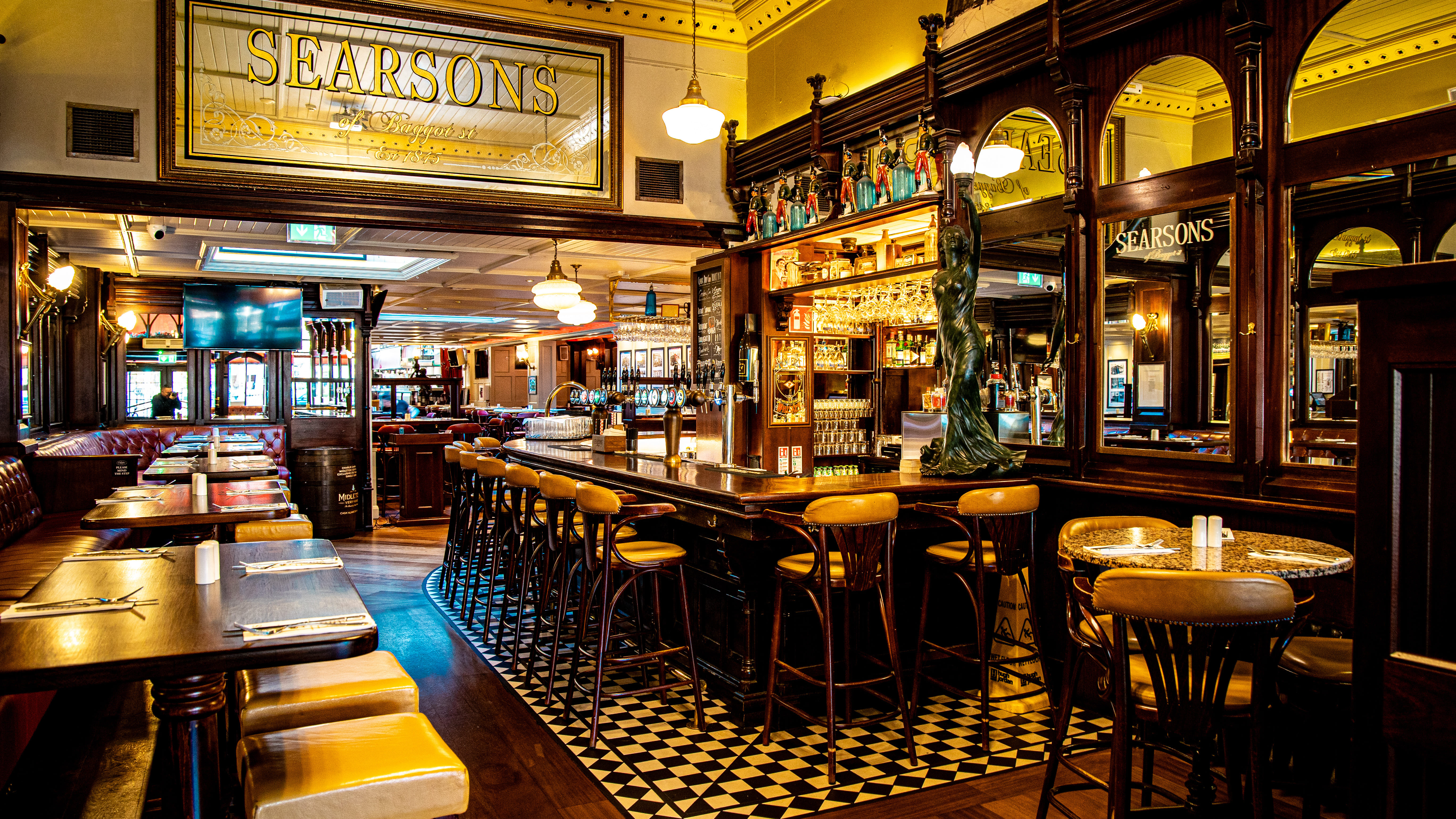 Main Bar 2