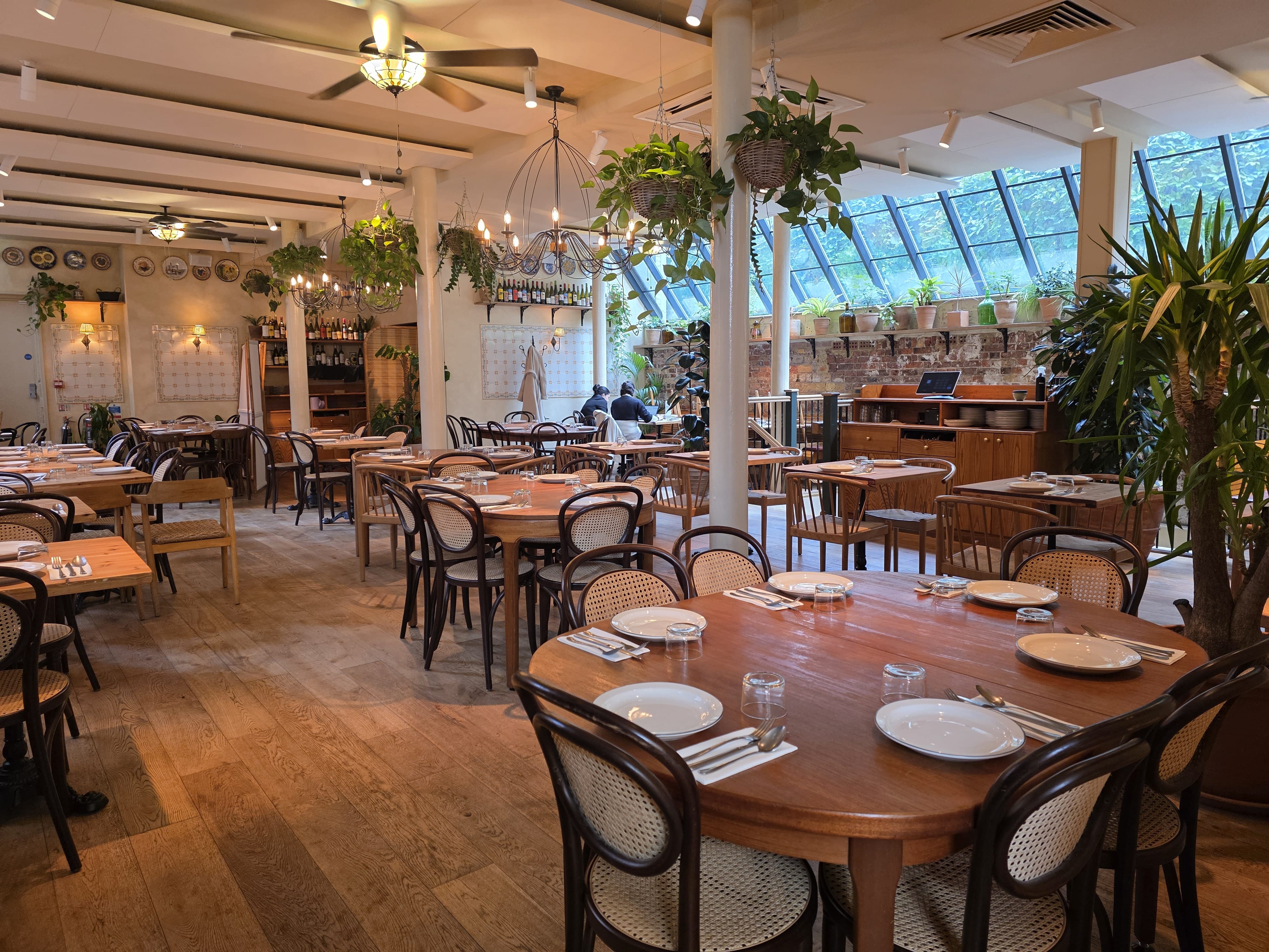 Garden side restaurant 3