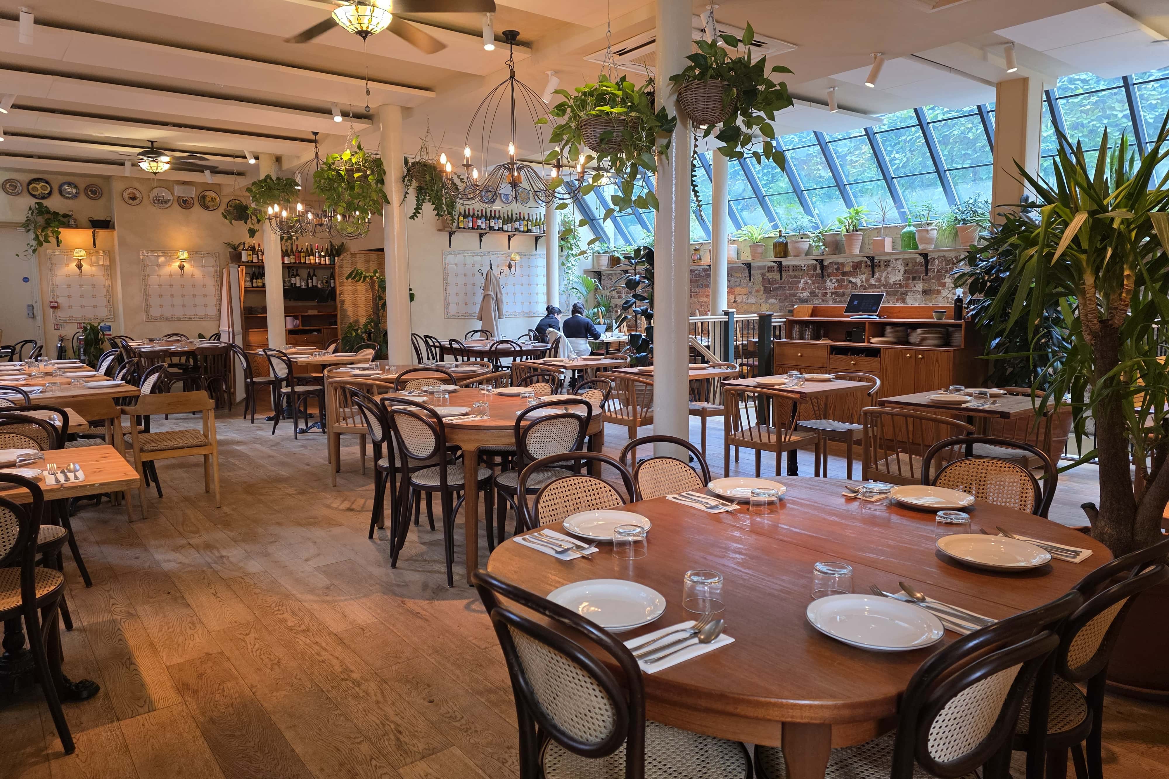 Garden side restaurant 3