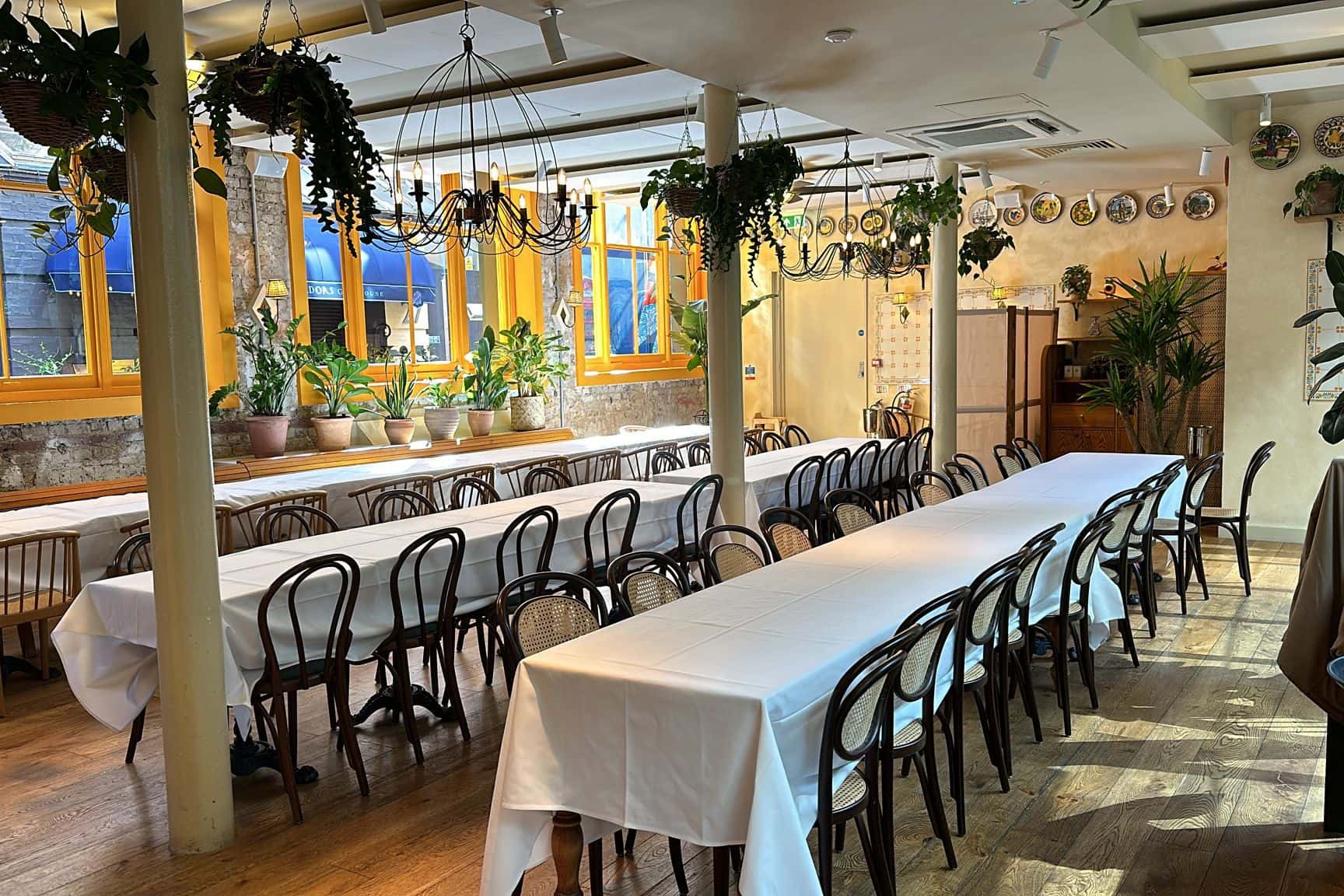 Garden side restaurant 2