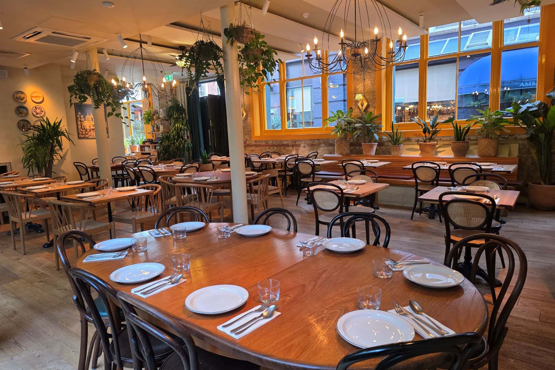 Garden side restaurant 5