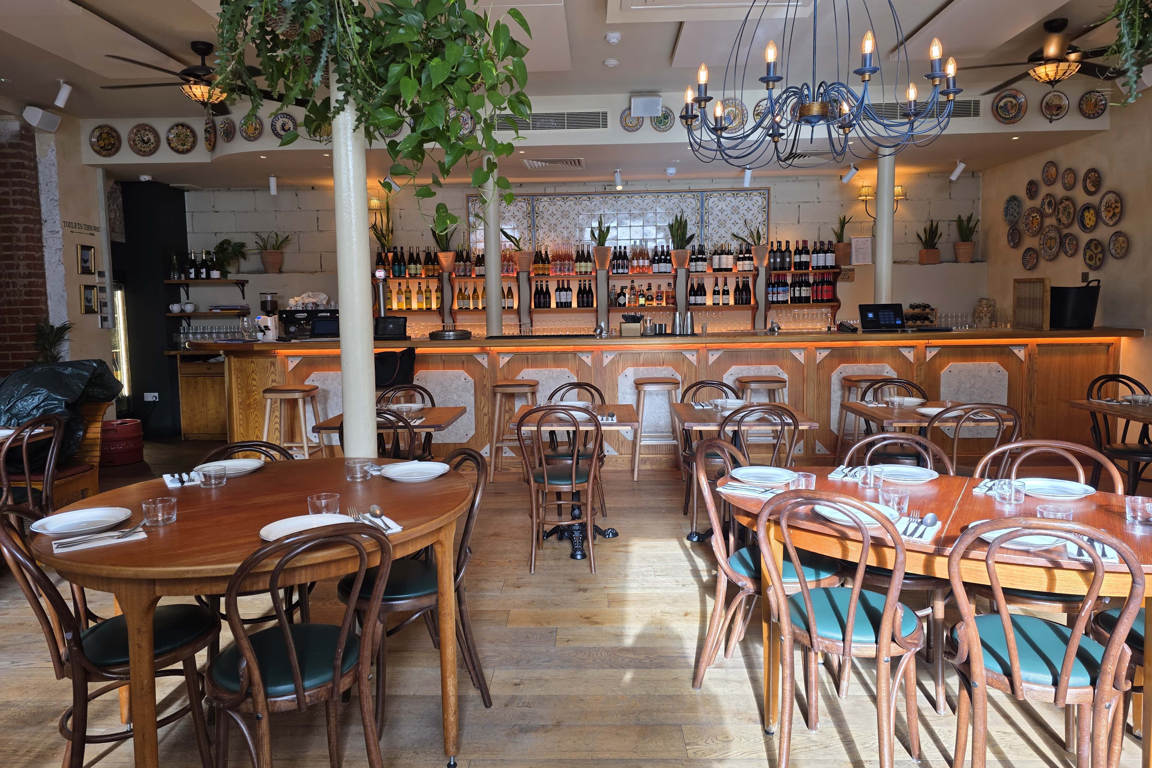 Bar side restaurant 0