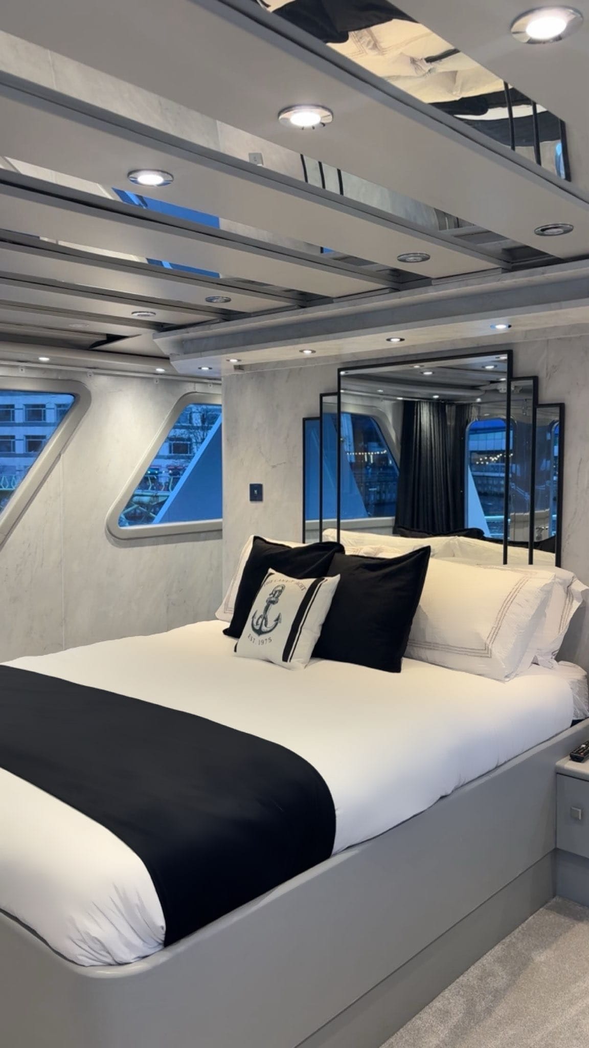 The Canary Yacht 10