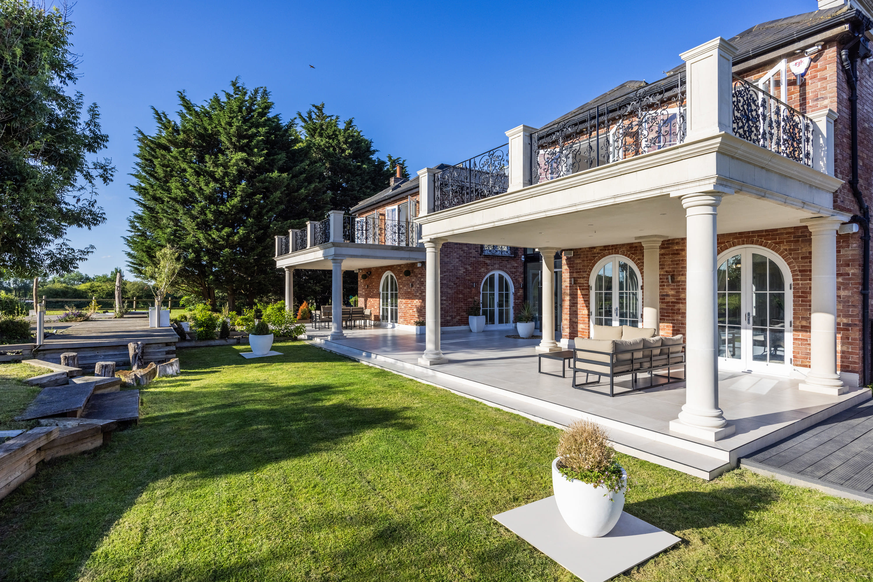 The Essex Mansion 18