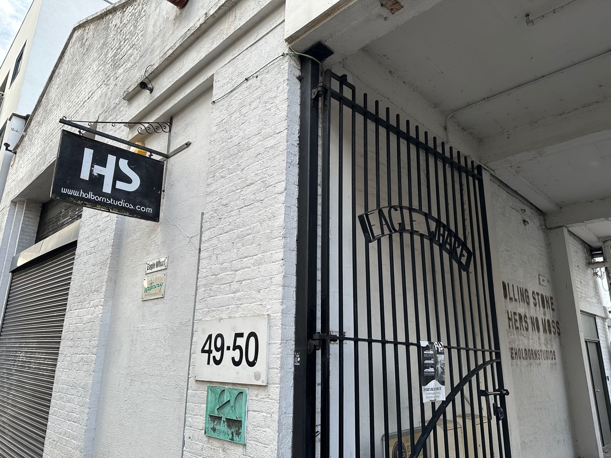 STUDIO 3 Black Out 2