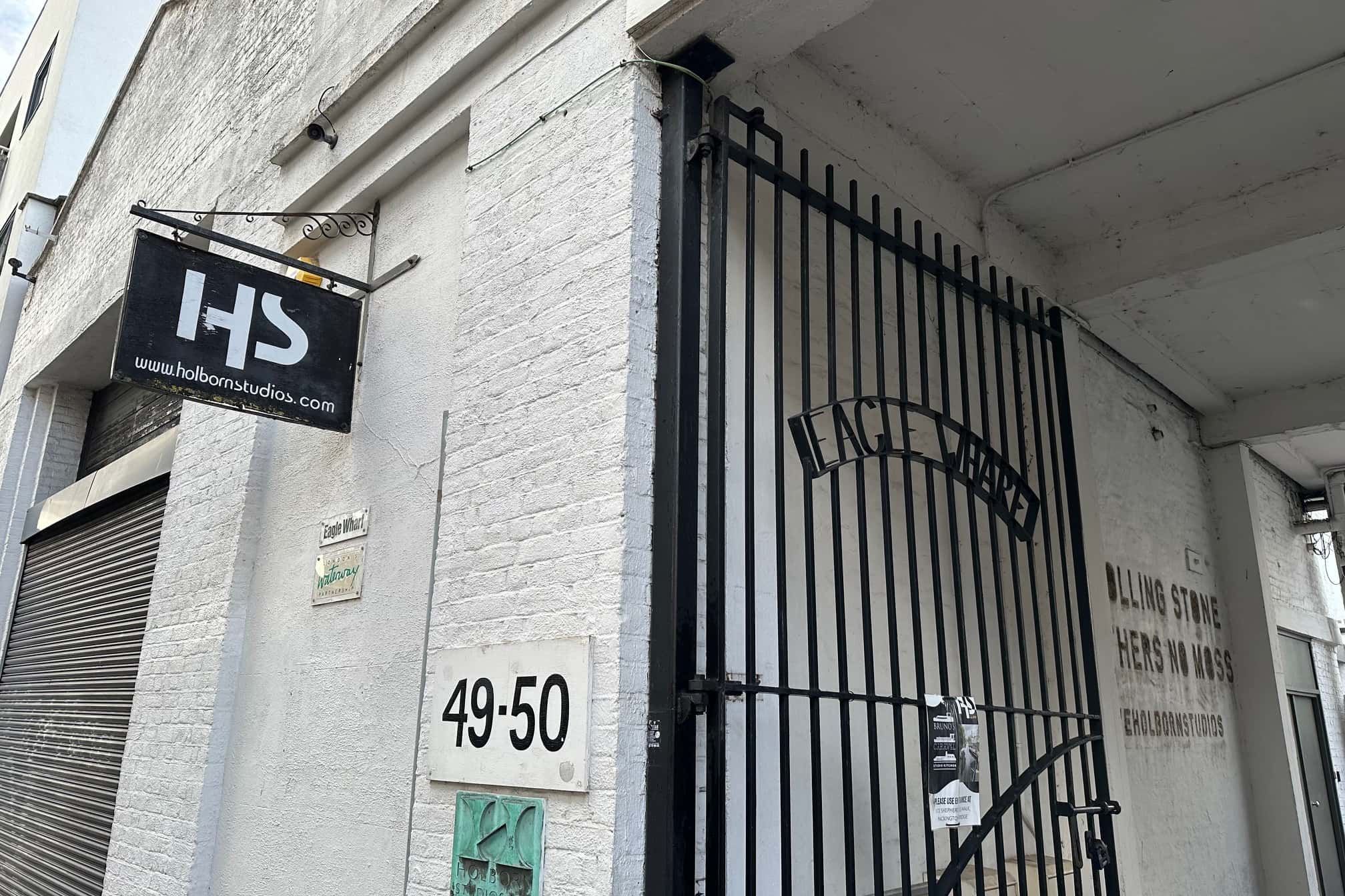 STUDIO 3 Black Out 2