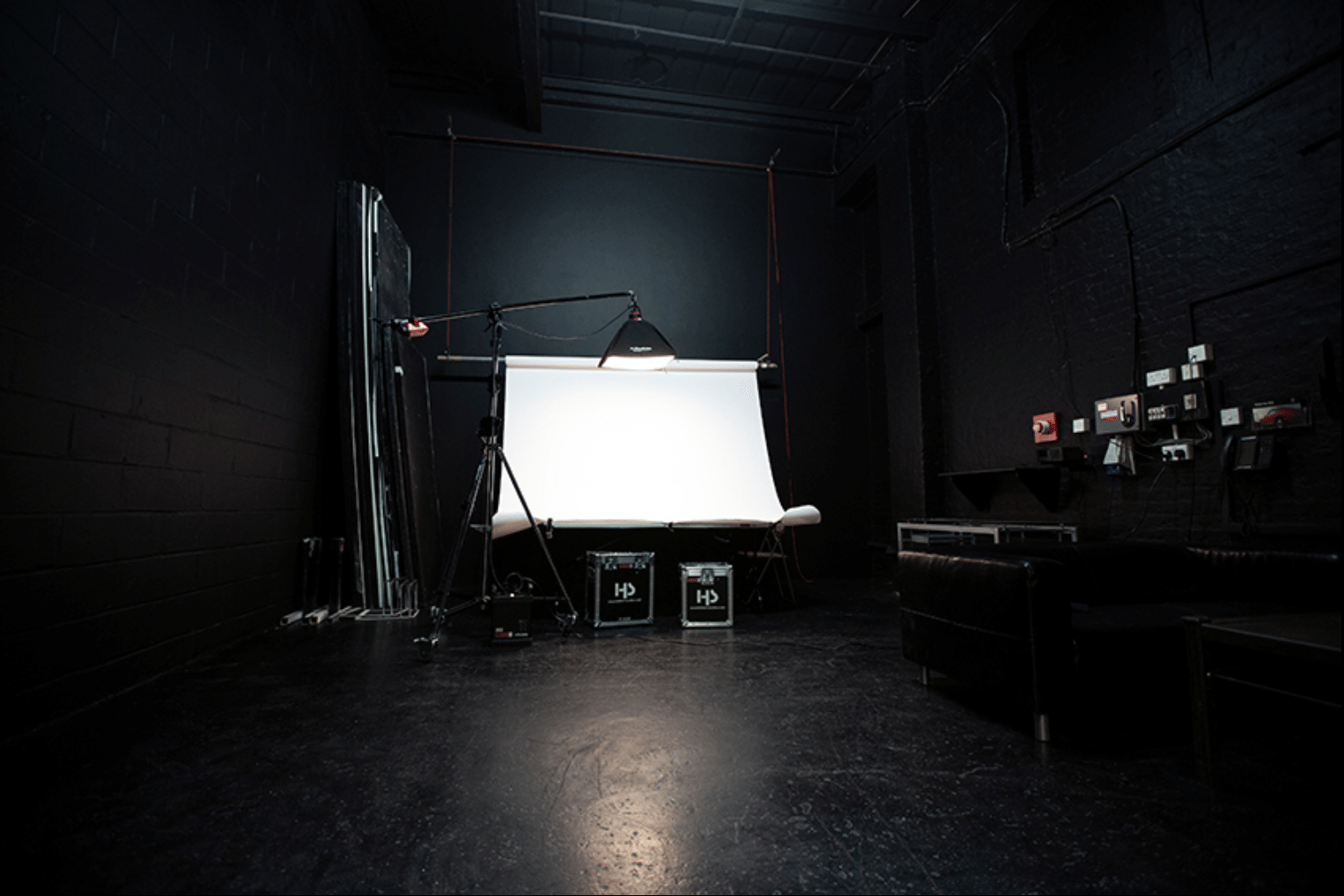 STUDIO 3 Black Out 0