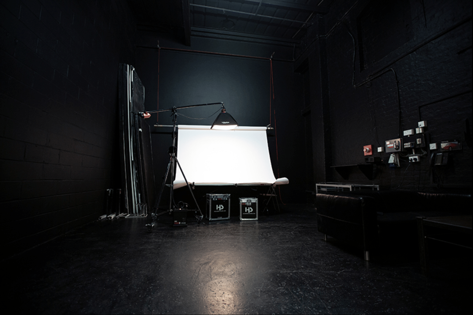 STUDIO 3 Black Out 0