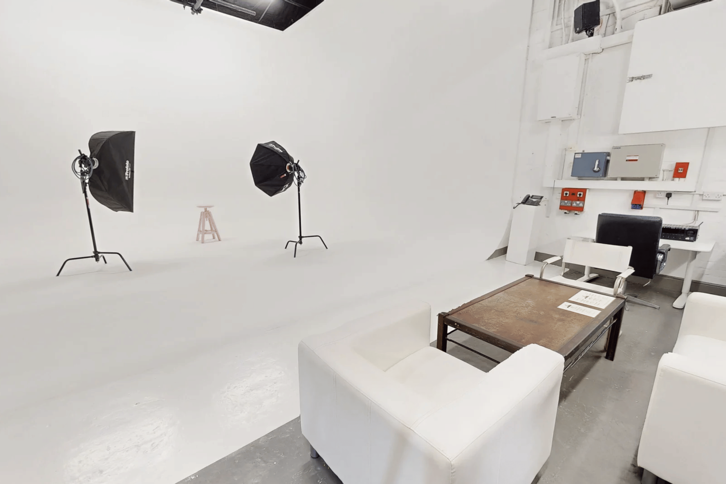 STUDIO 5 White Cube 1