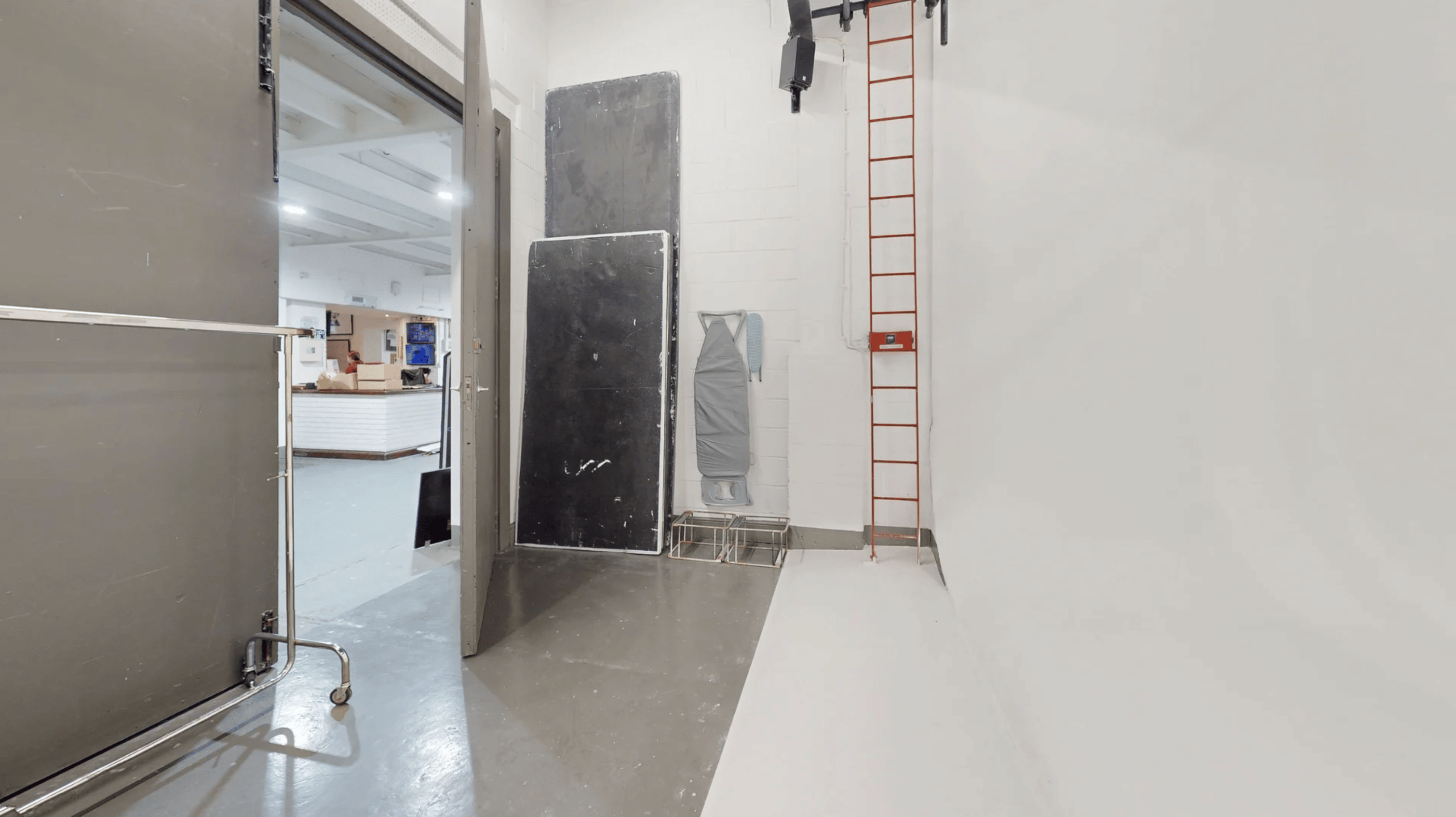 STUDIO 5 White Cube 3