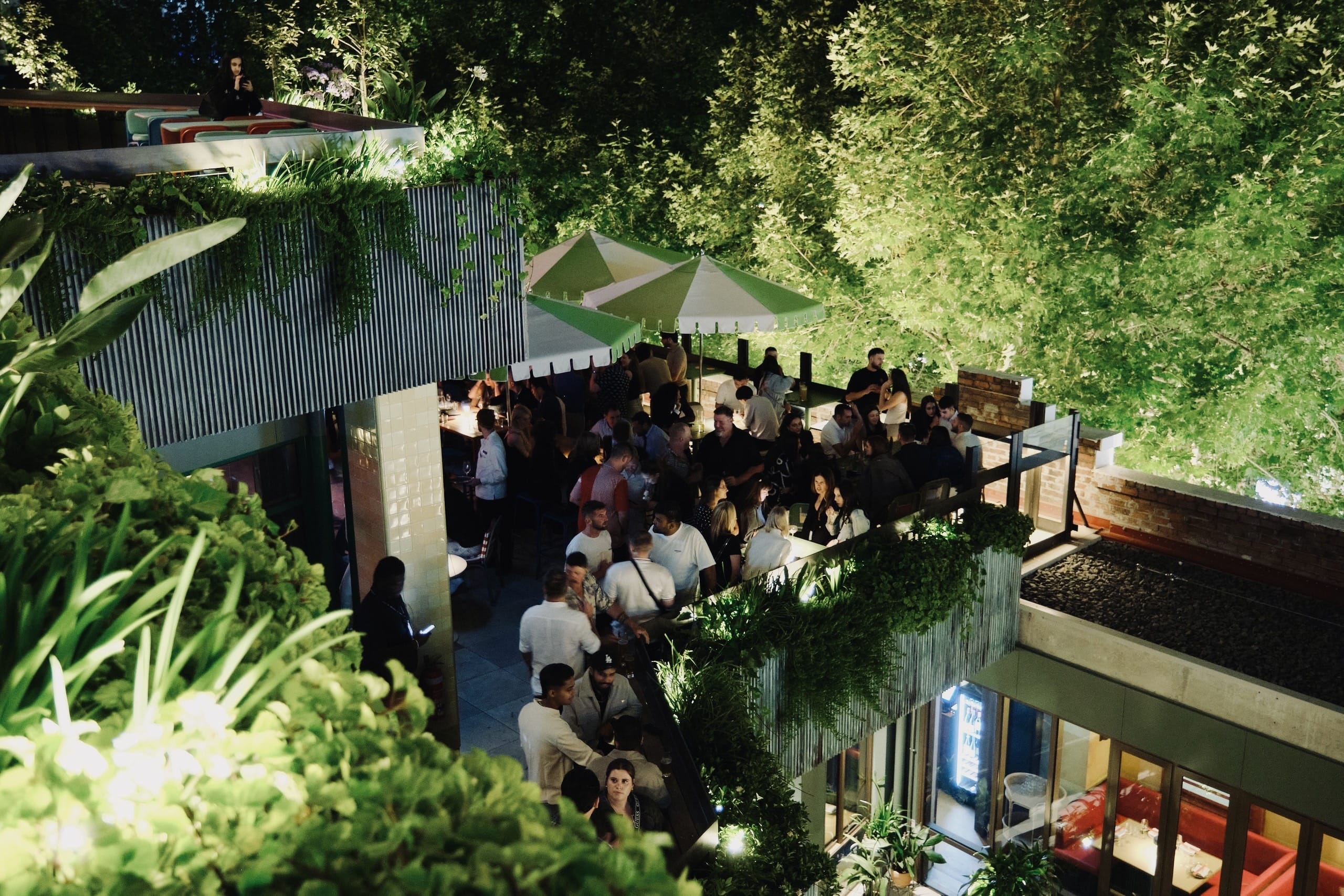 Past / Port Rooftop  3D tour