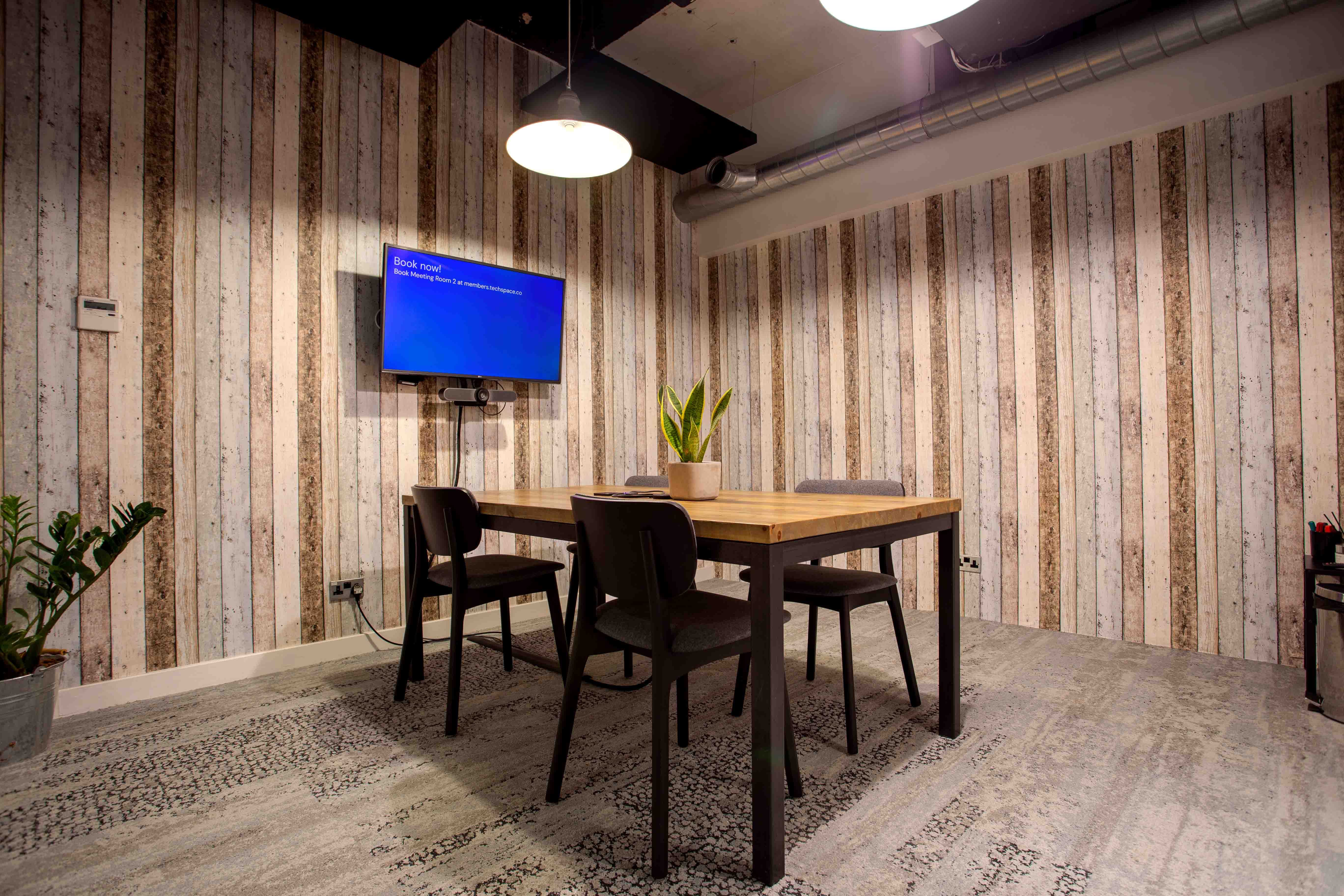 4-person meeting room (MR2)