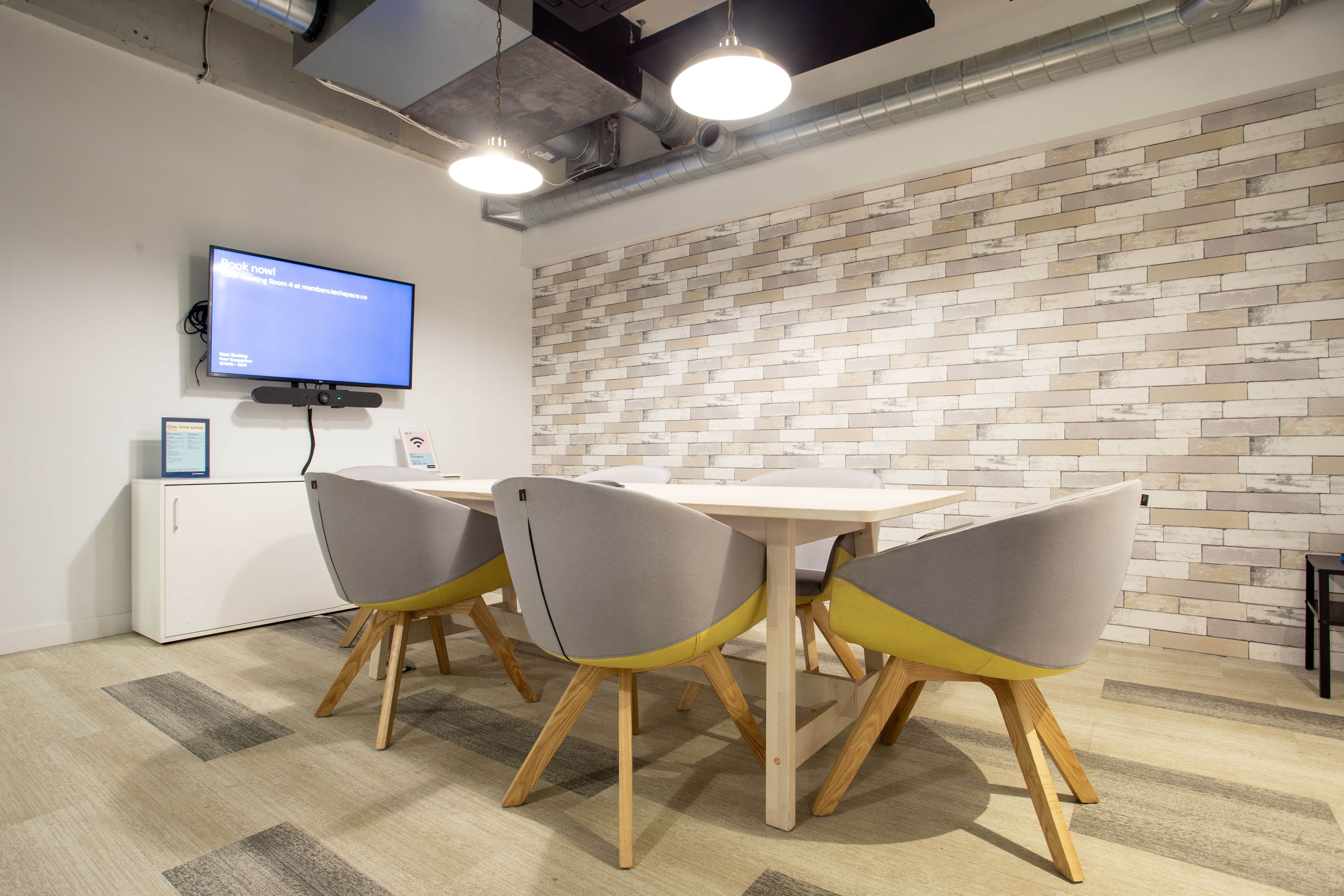 8-person meeting room (MR4)