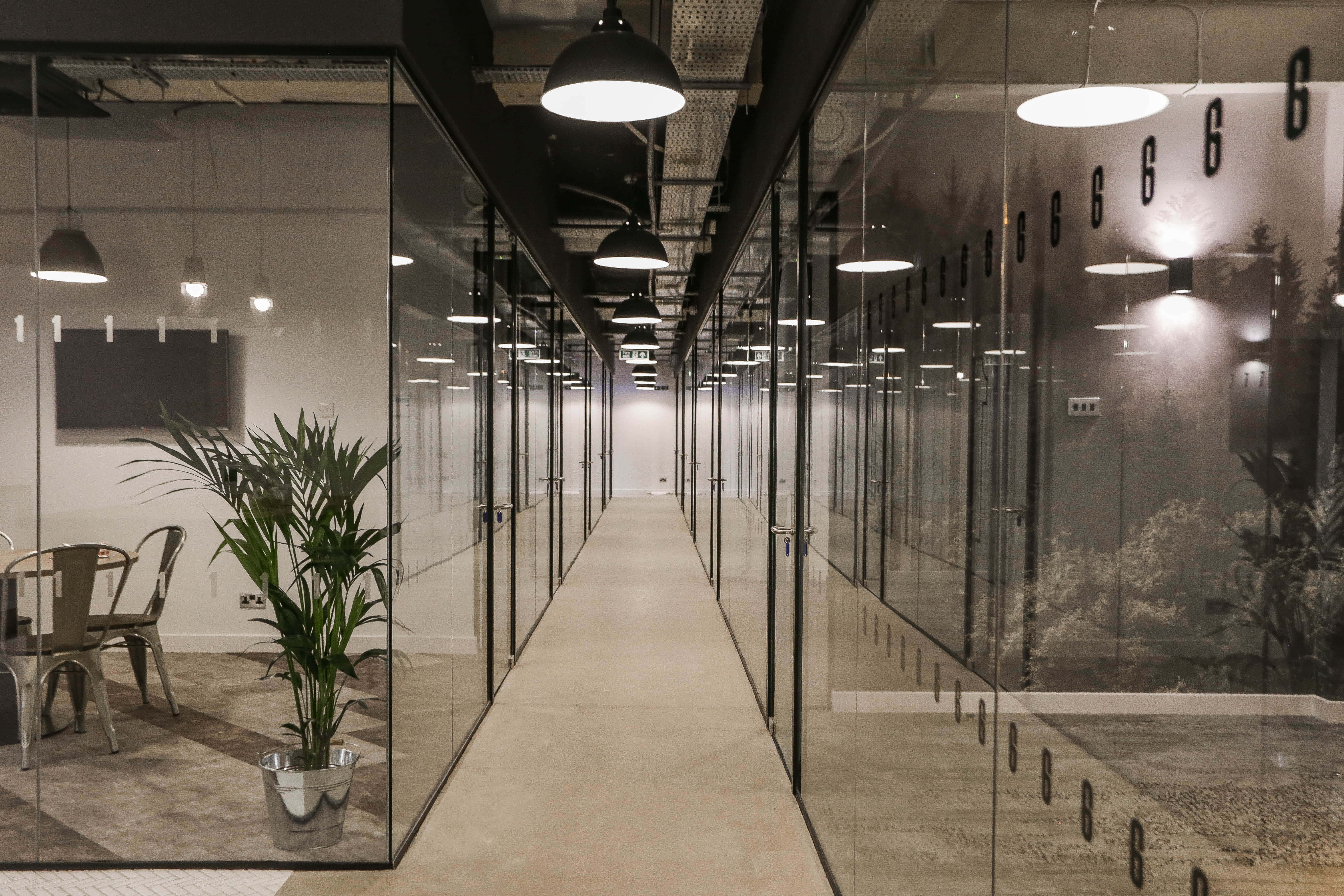 14-person meeting room (MR8) 1