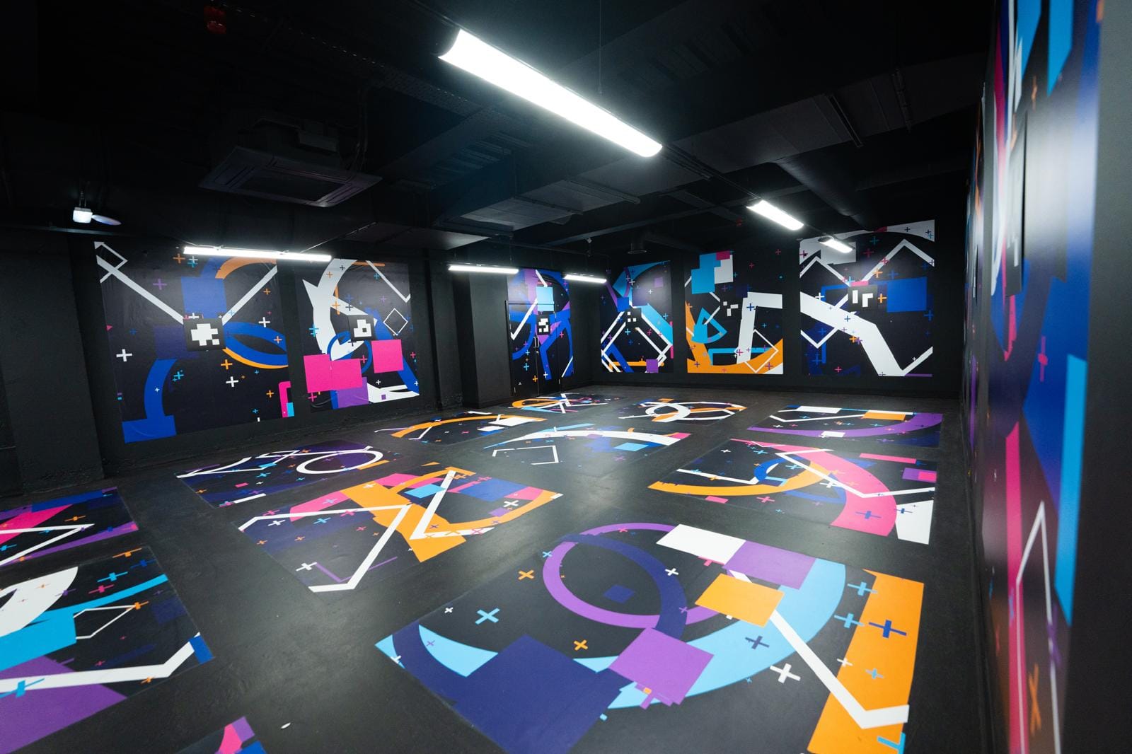 Eclipso London - Futuristic VR Arena & Even Space 8