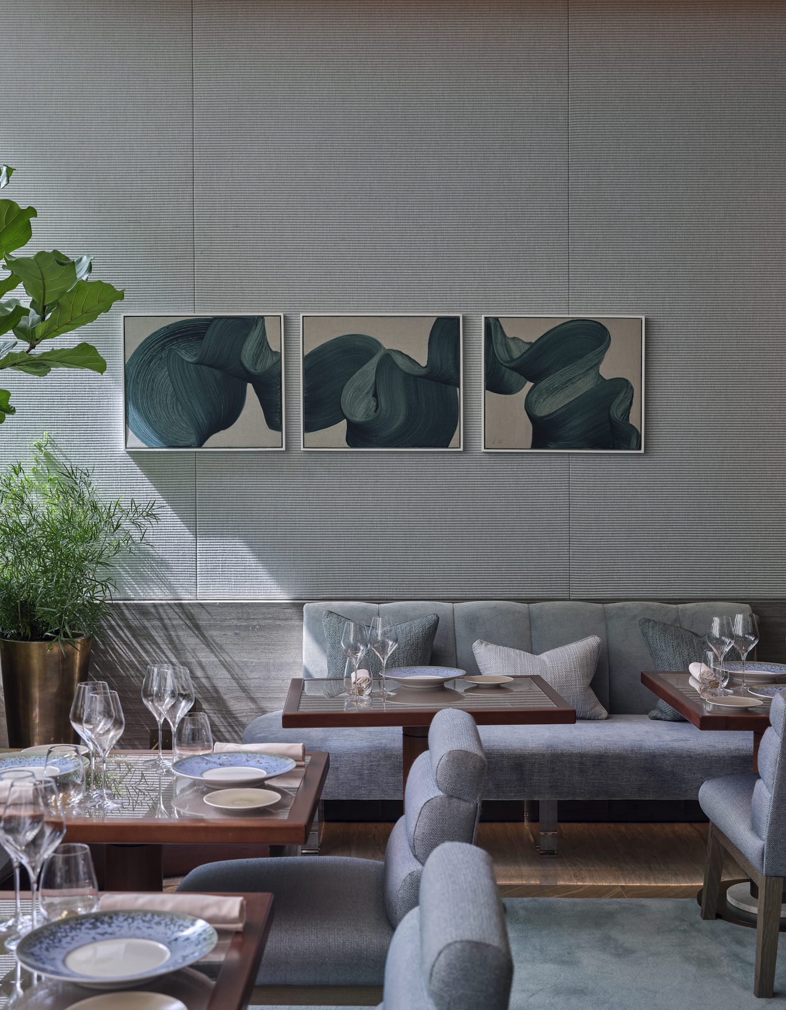 Pavyllon - The Main Dining Room 4