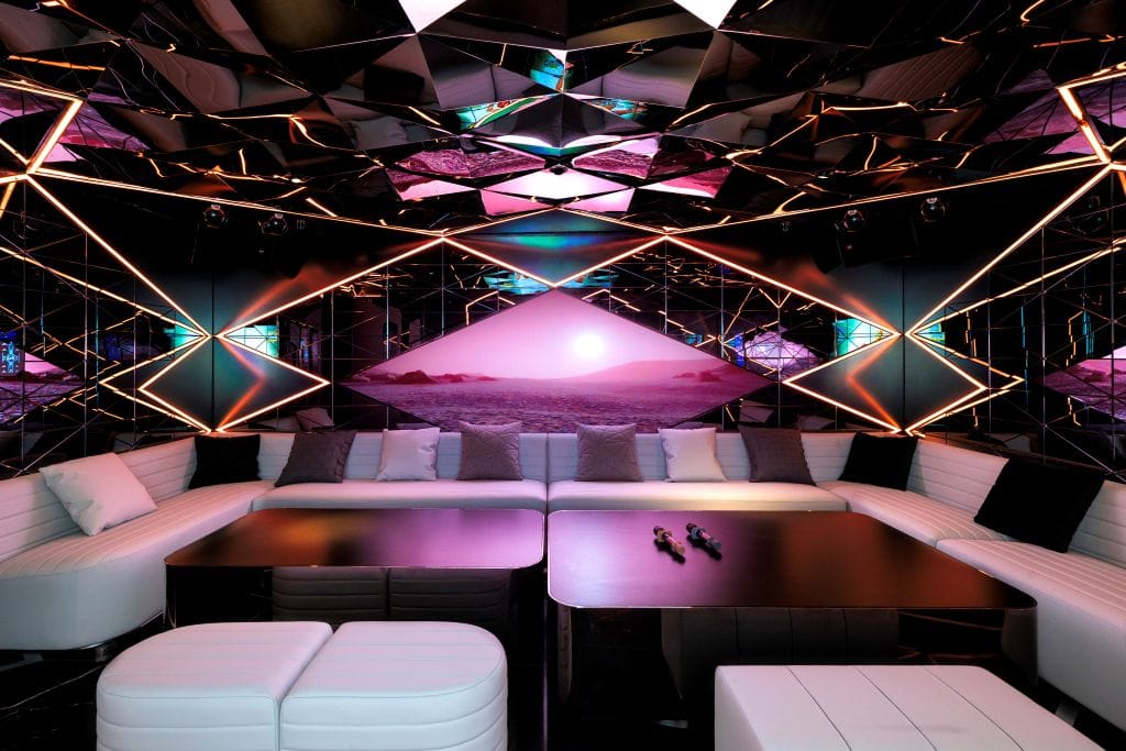 U9 Karaoke & Cocktail Bar  3