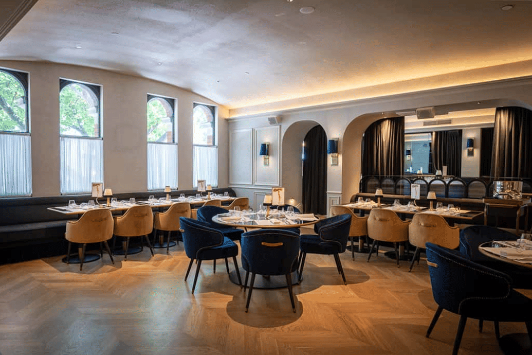 Le Salon Exclusive 1