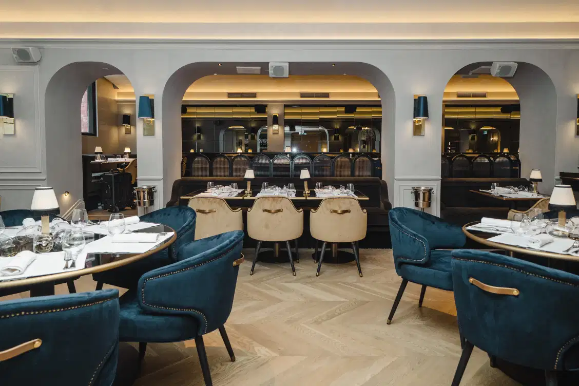 Le Salon Exclusive 3D tour