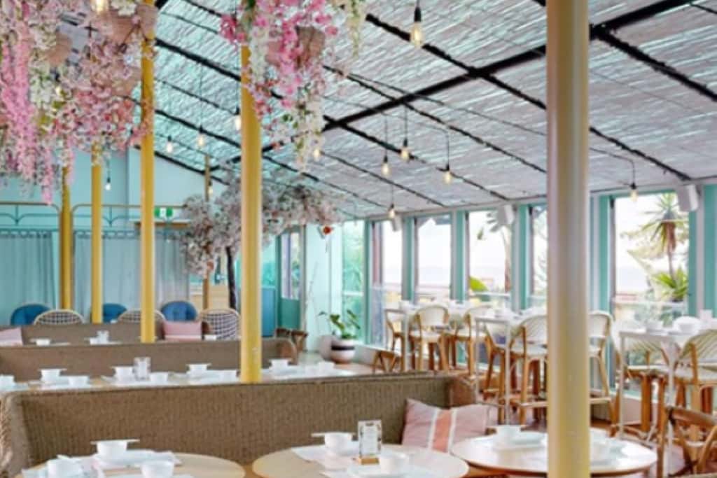 Miami Rice Lounges and Courtyard Terrace 2