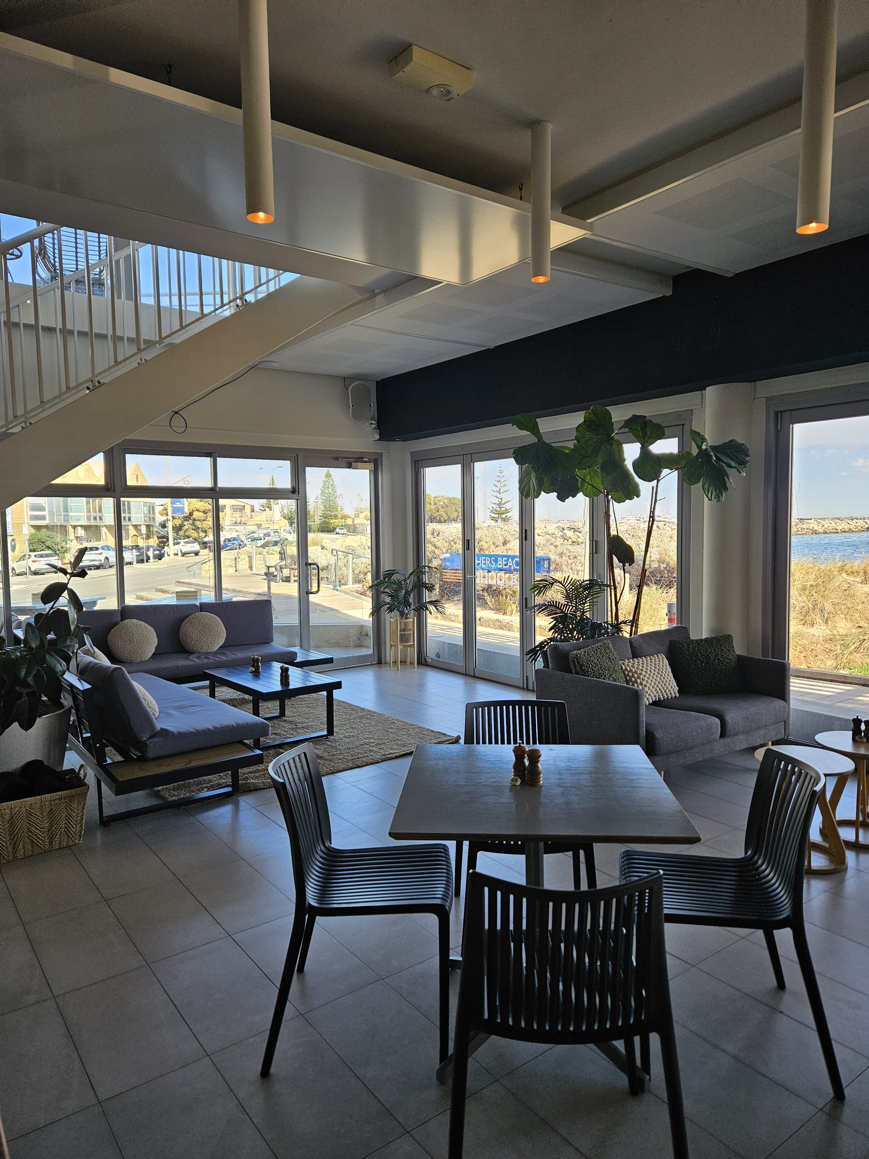 Restaurant Lounge