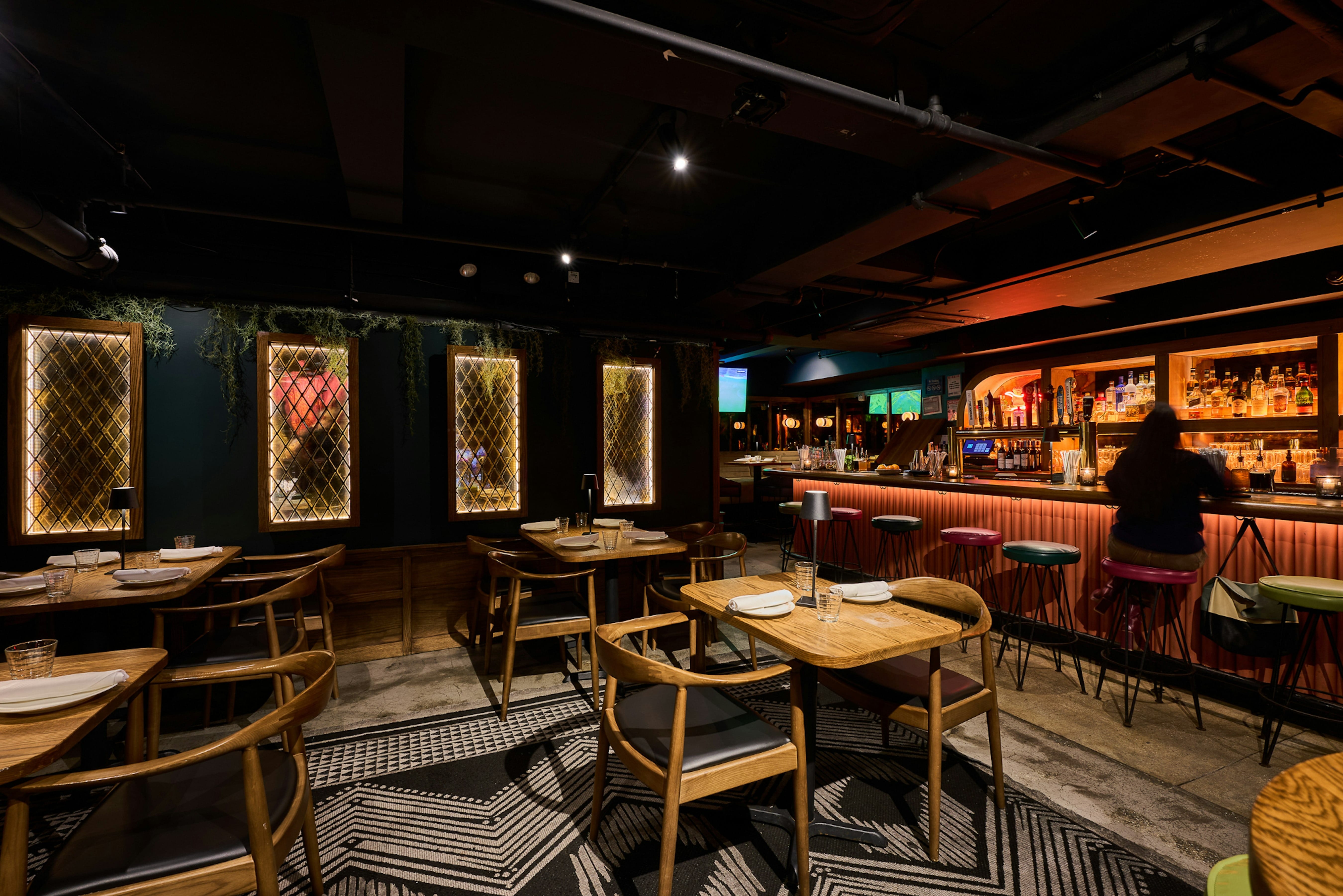 Tara Mor | Mezzanine Bar 1