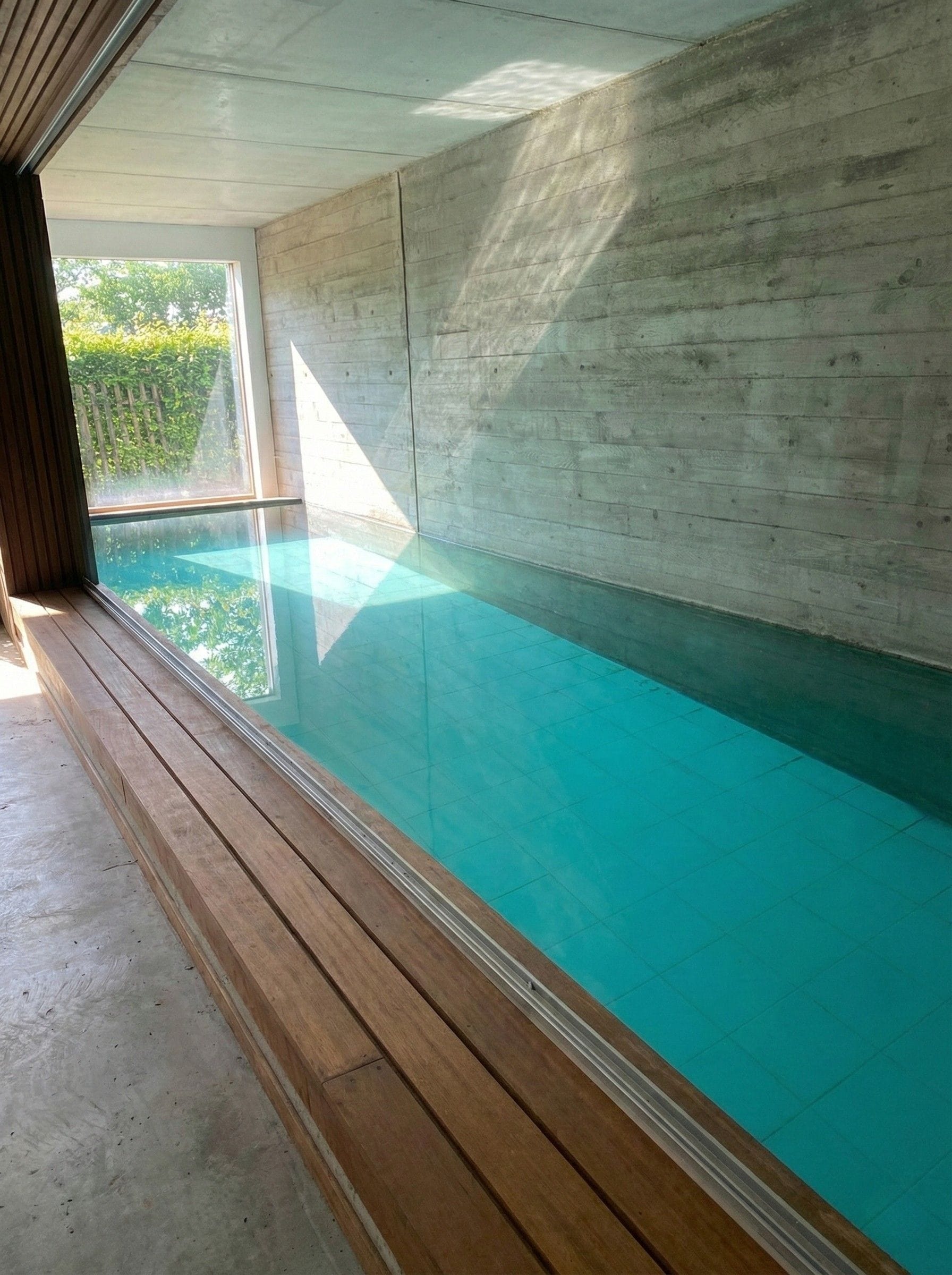 Architectural Home with 12m Indoor Pool & Sauna in West London 4