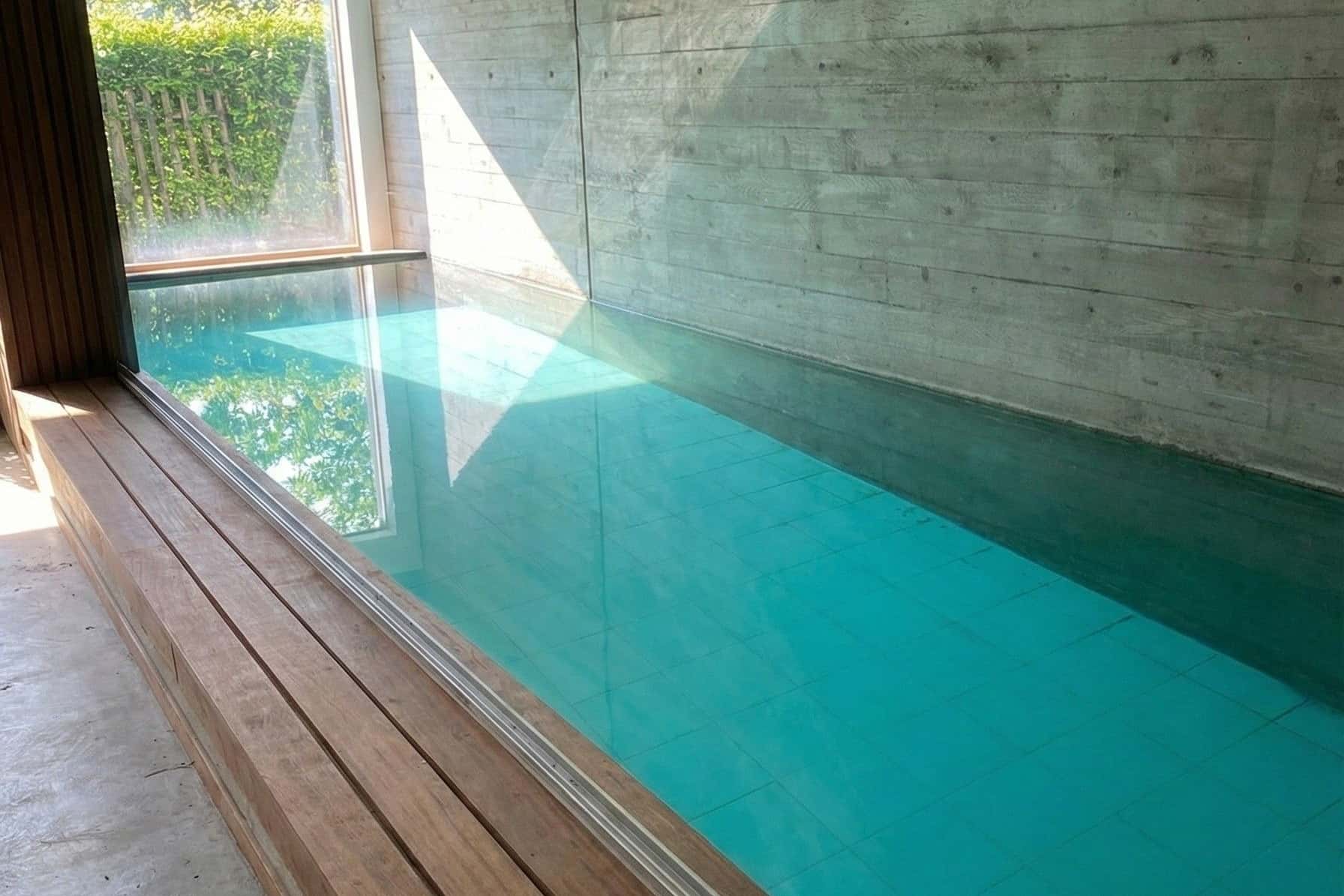 Architectural Home with 12m Indoor Pool & Sauna in West London 4