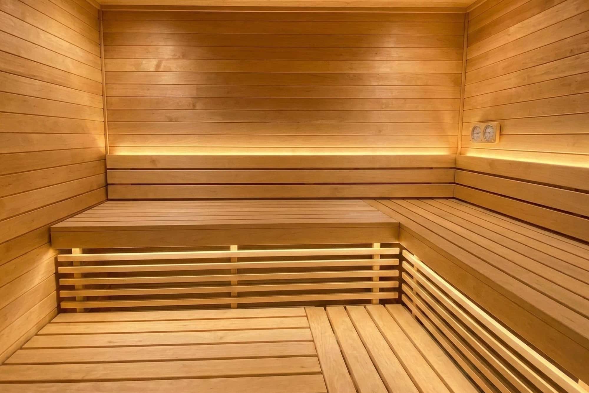 Architectural Home with 12m Indoor Pool & Sauna in West London 6