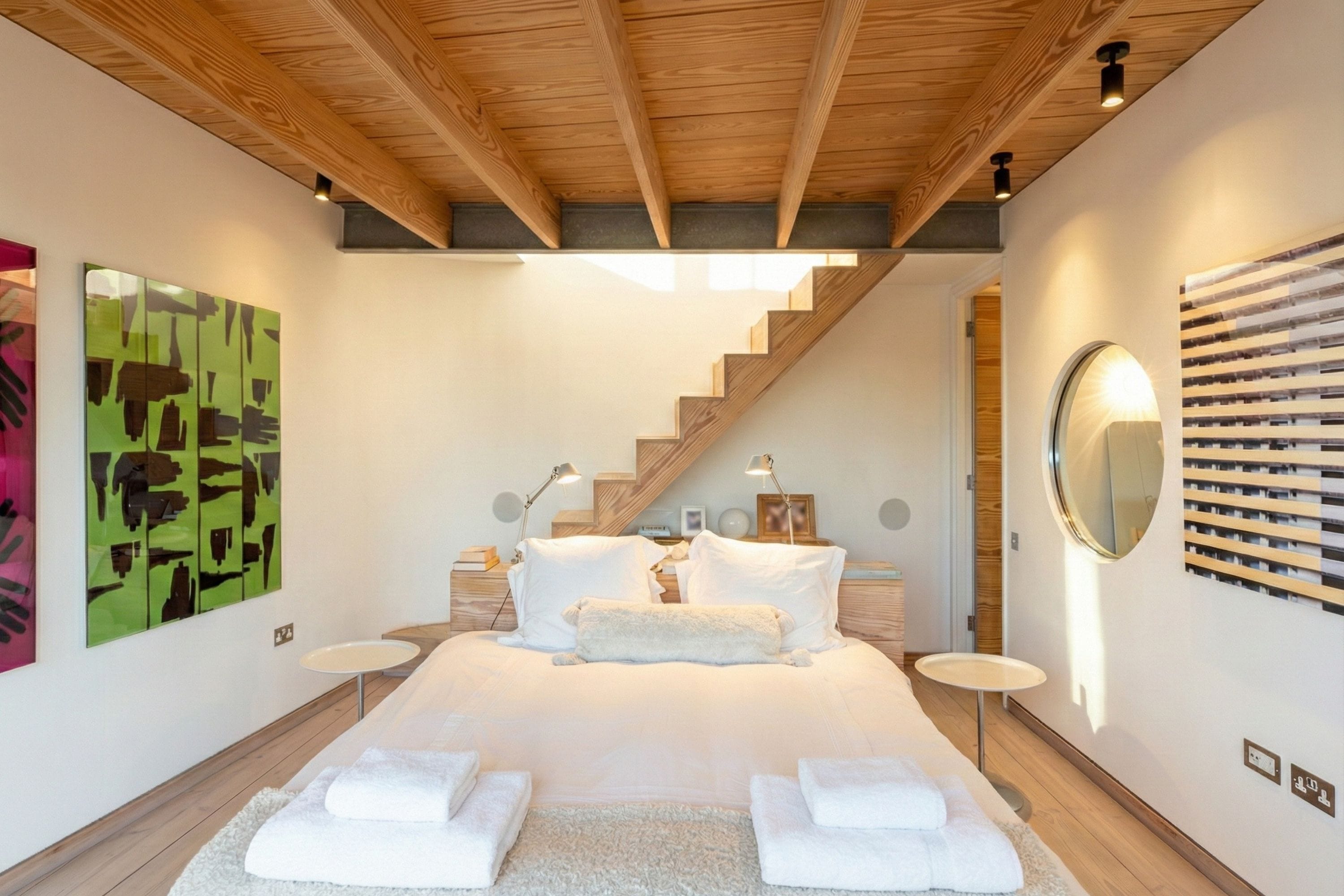 Architectural Home with 12m Indoor Pool & Sauna in West London 9