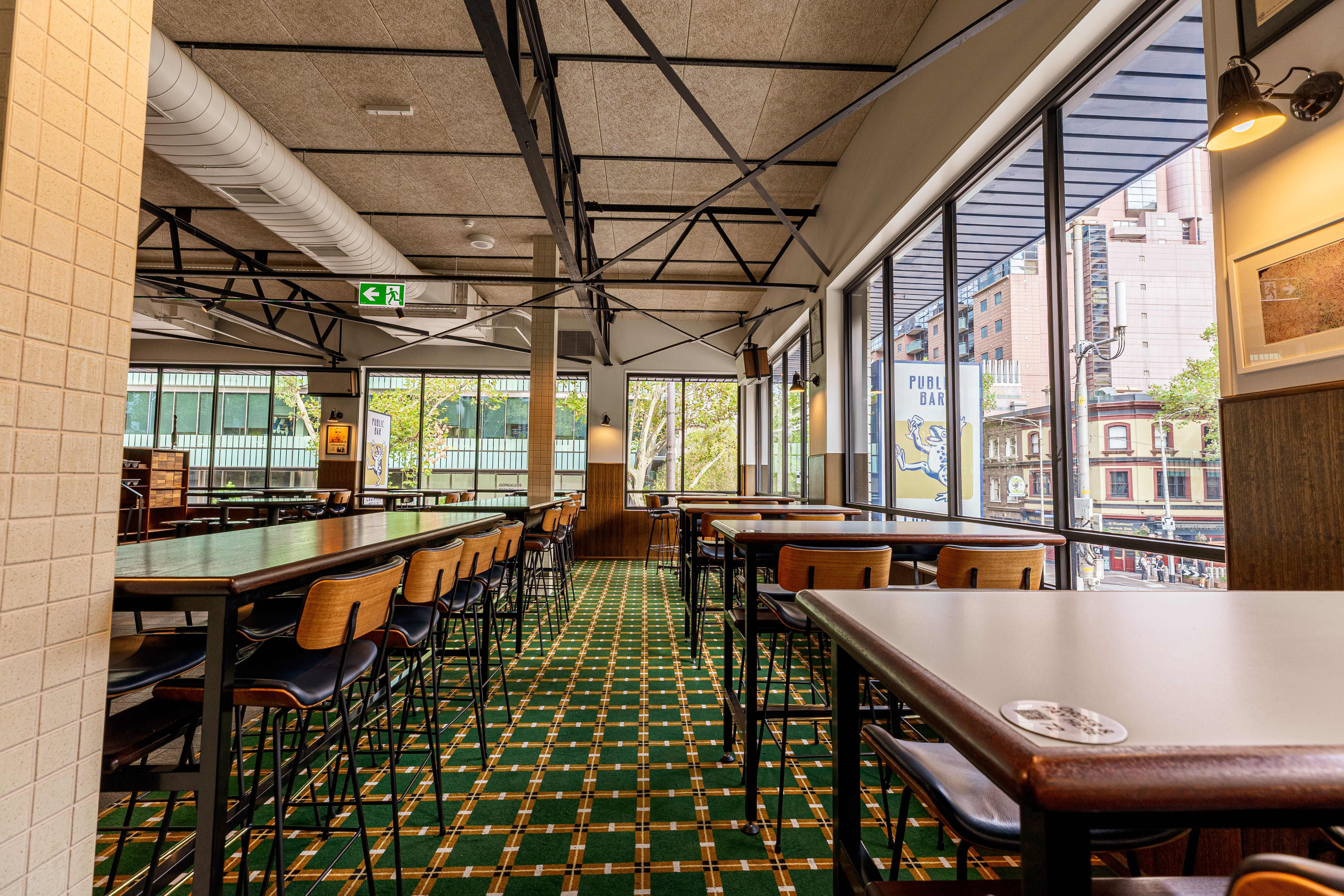 Full Window Area — Up to 70 Guests
